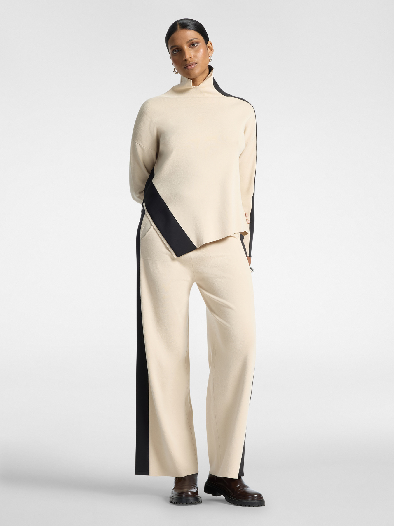 Rollkragenpullover mit asymmetrischem Saum image number 2