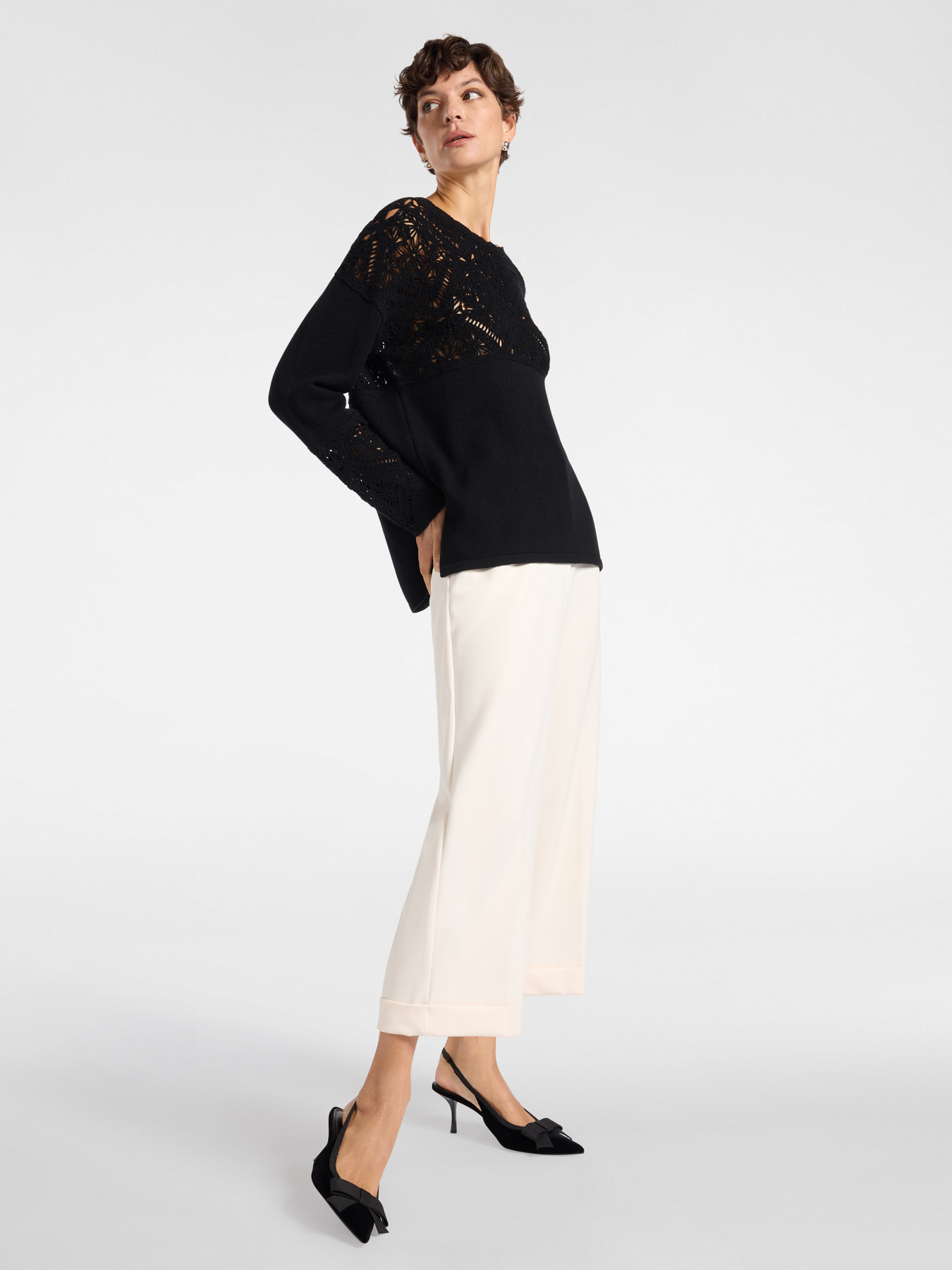 Pull avec empiècements en dentelle image number 2