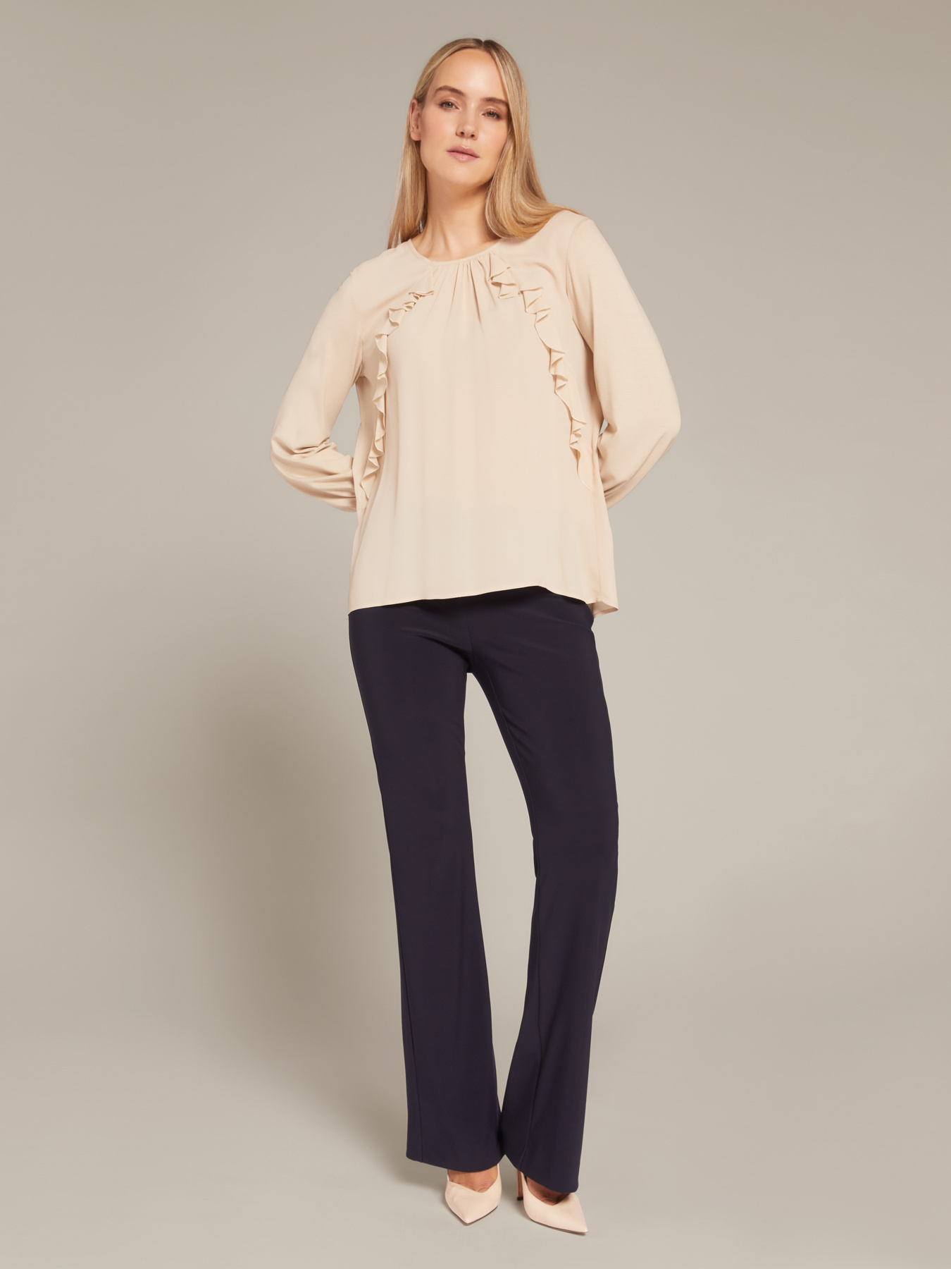 T-shirt com folhos image number 2