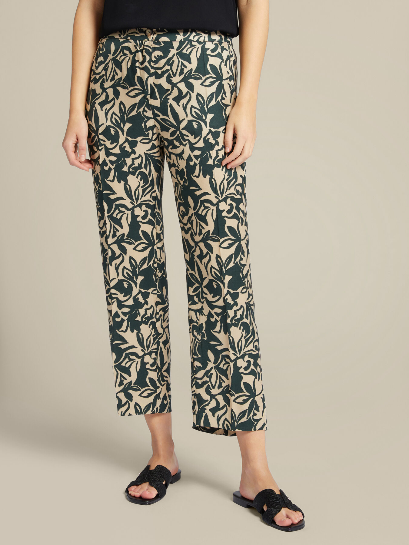 Printed ECOVERO&trade; viscose trousers image number 2