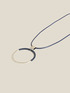 lange Halskette mit rundem Anhänger image number 2