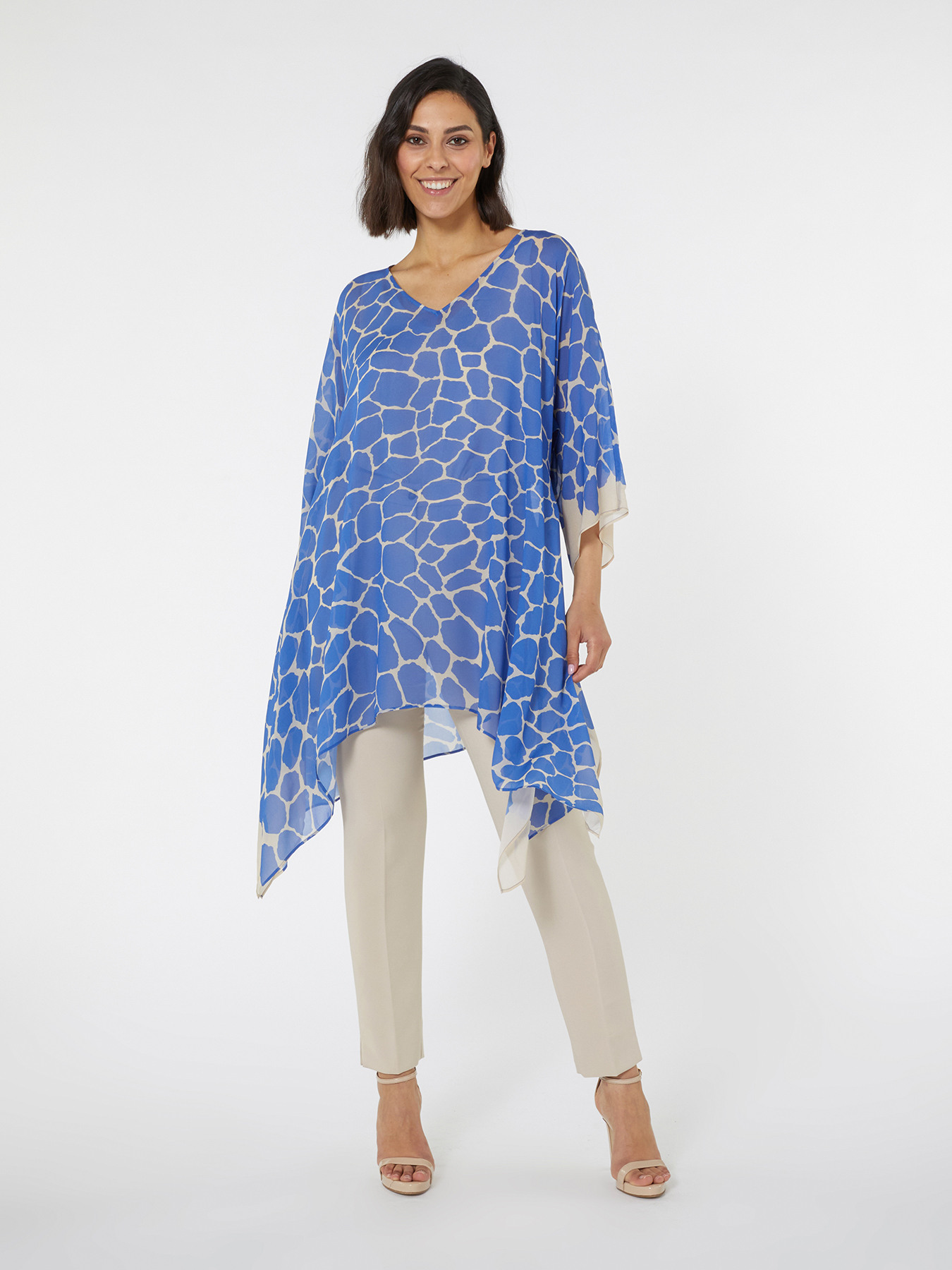 Blusa elegante estampada image number 0