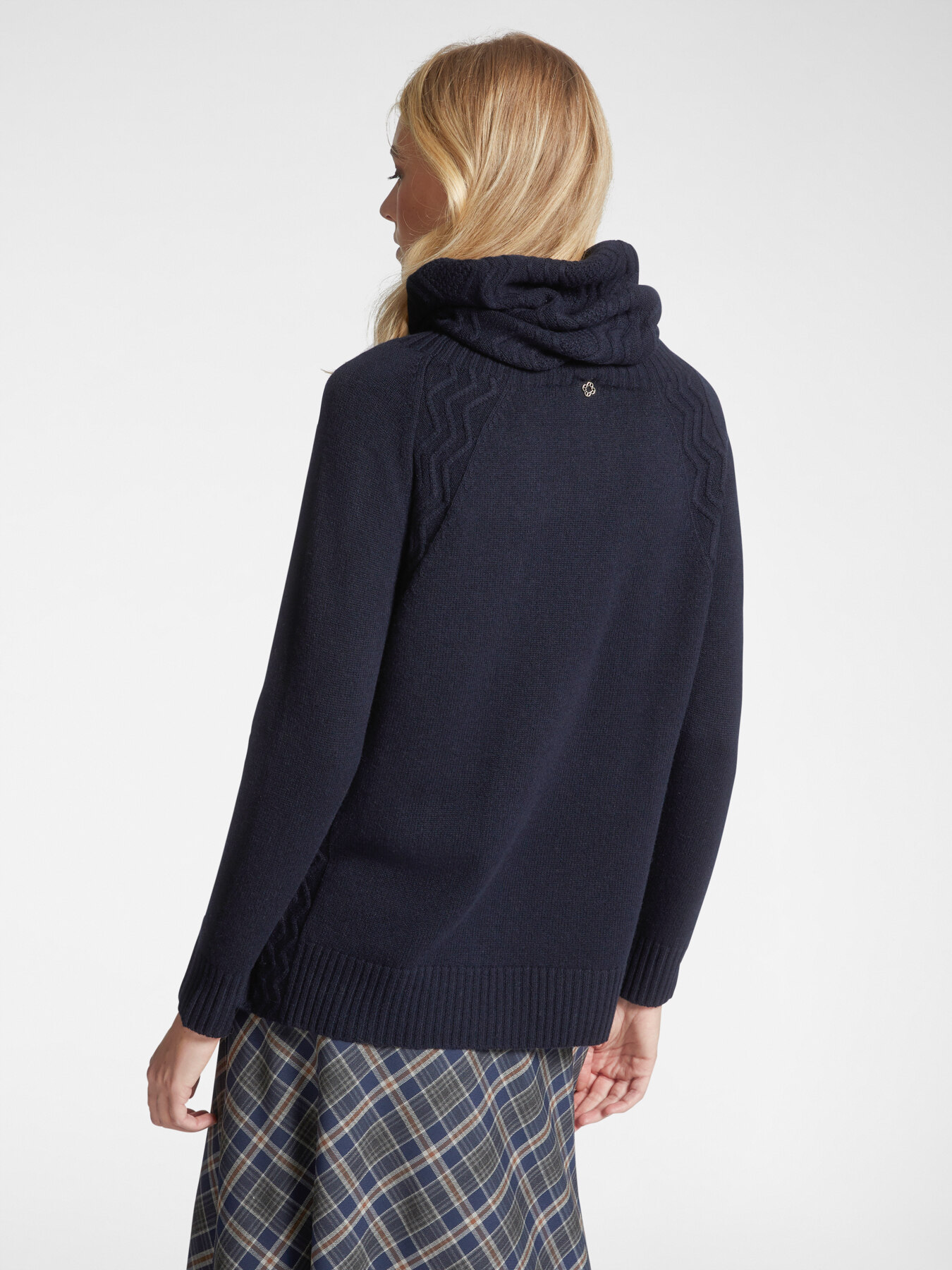 Wool sweater with detachable collar image number 1