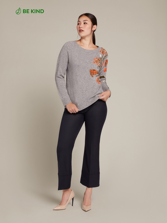 Pull avec broderie florale