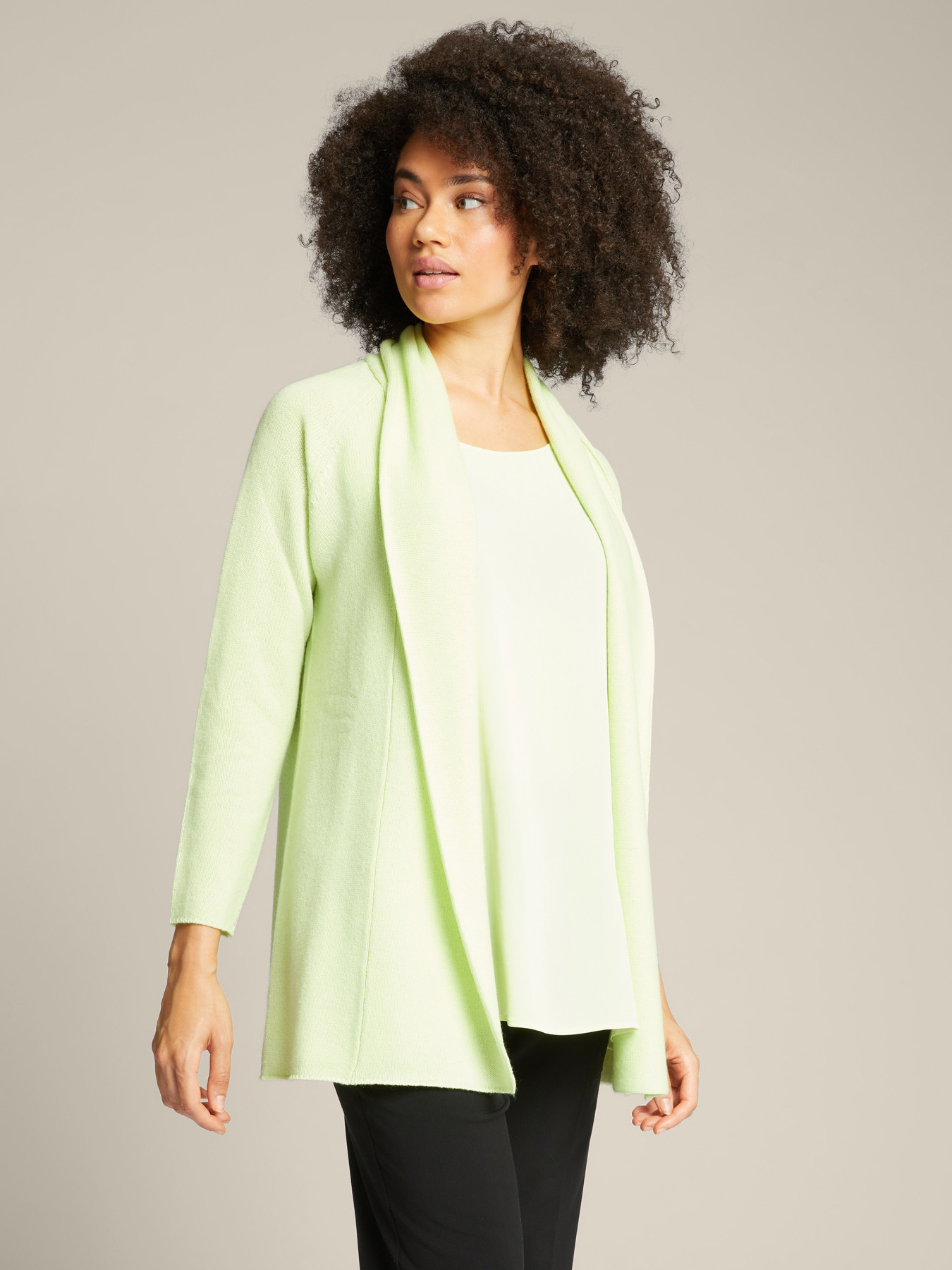 Cardig&atilde; de l&atilde; sustent&aacute;vel com gola de xaile image number 2