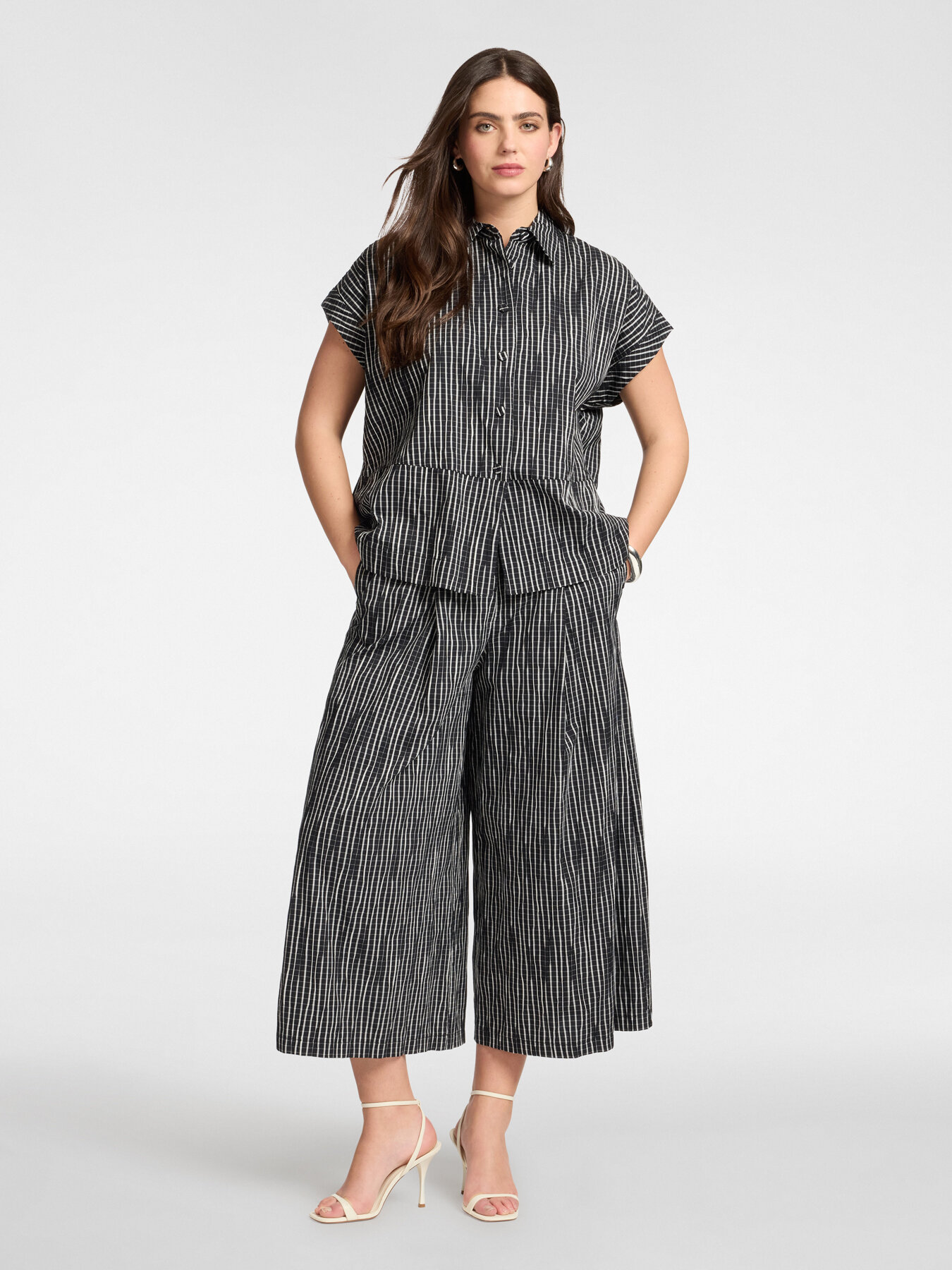 Pleated cropped trousers image number 0
