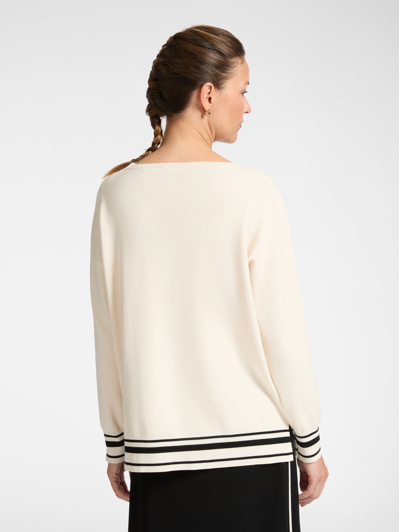 Su&eacute;ter com bordas listradas image number 1