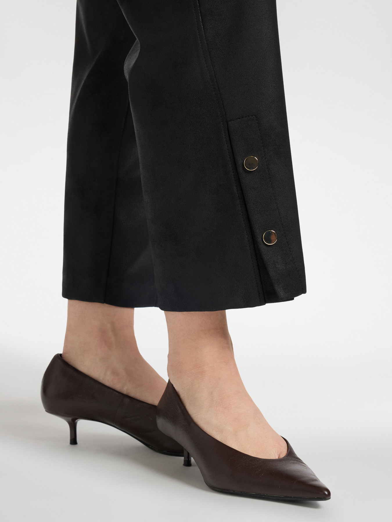 Slim-Hose mit beschichteter Optik image number 3