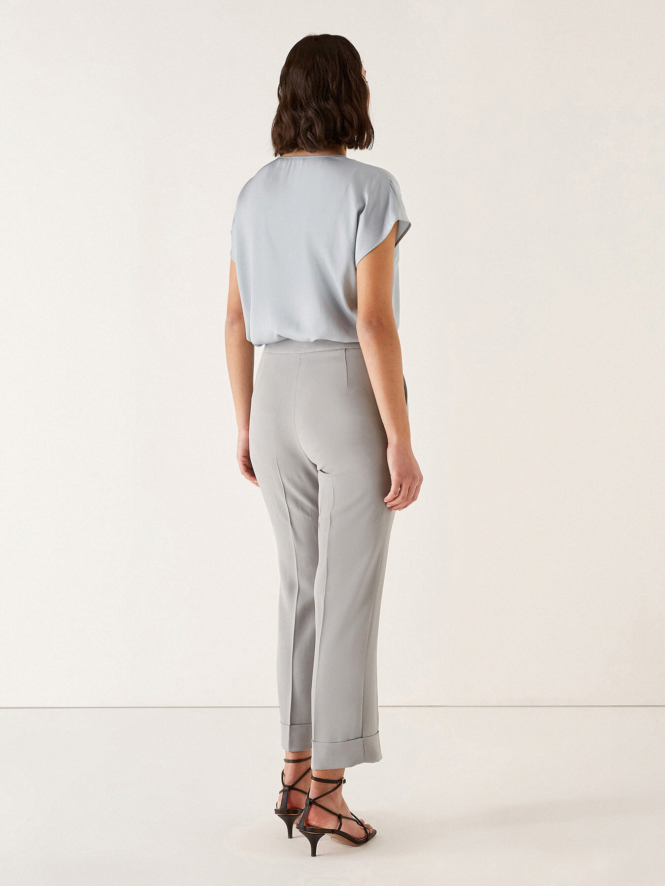 Pantalones con doblez image number 1