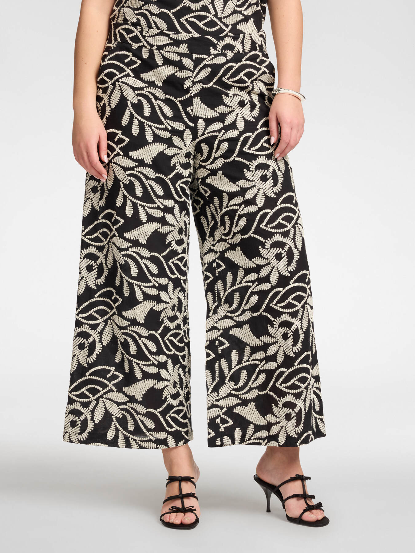 Bestickte Hose aus Voile image number 2