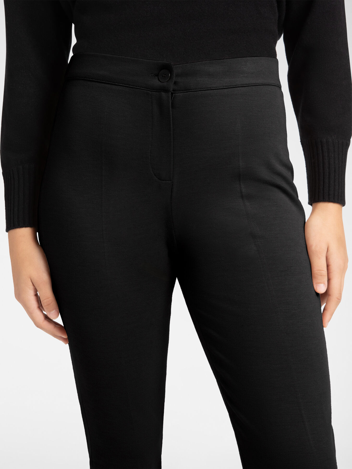 Pantalones slim image number 3