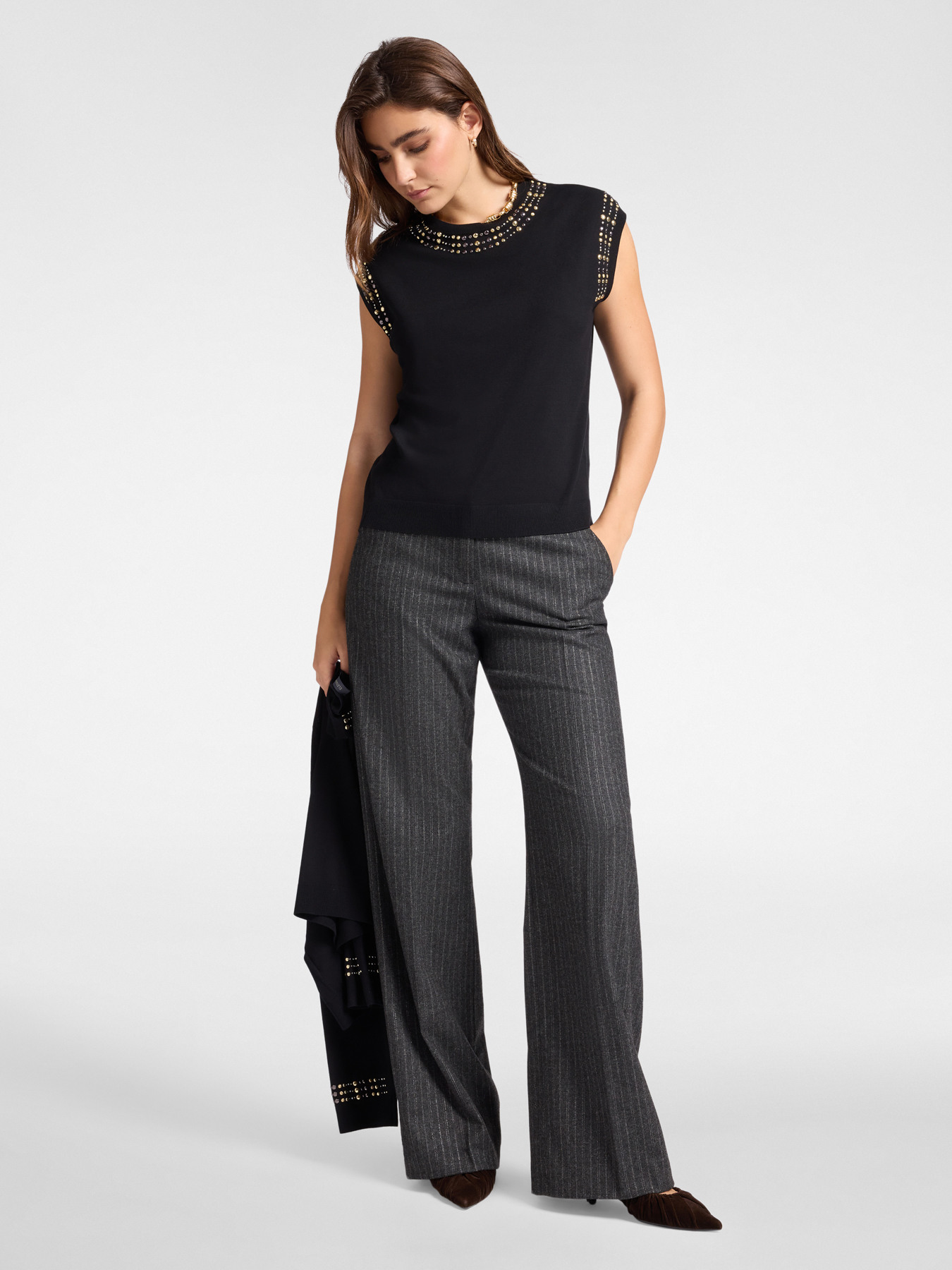 Short-sleeved shirt with studs image number 2