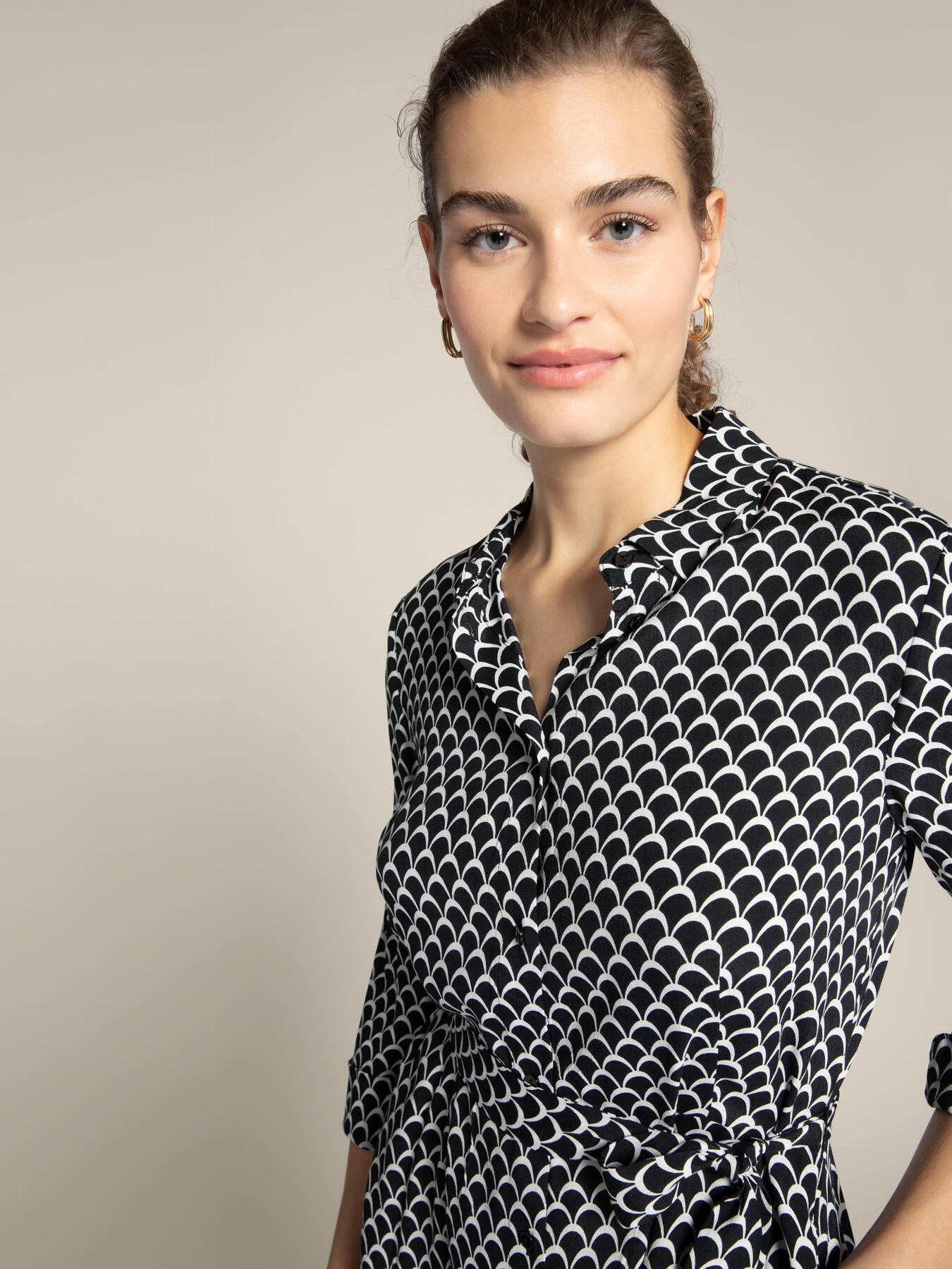 Vestido camisero estampado con fajín image number 3