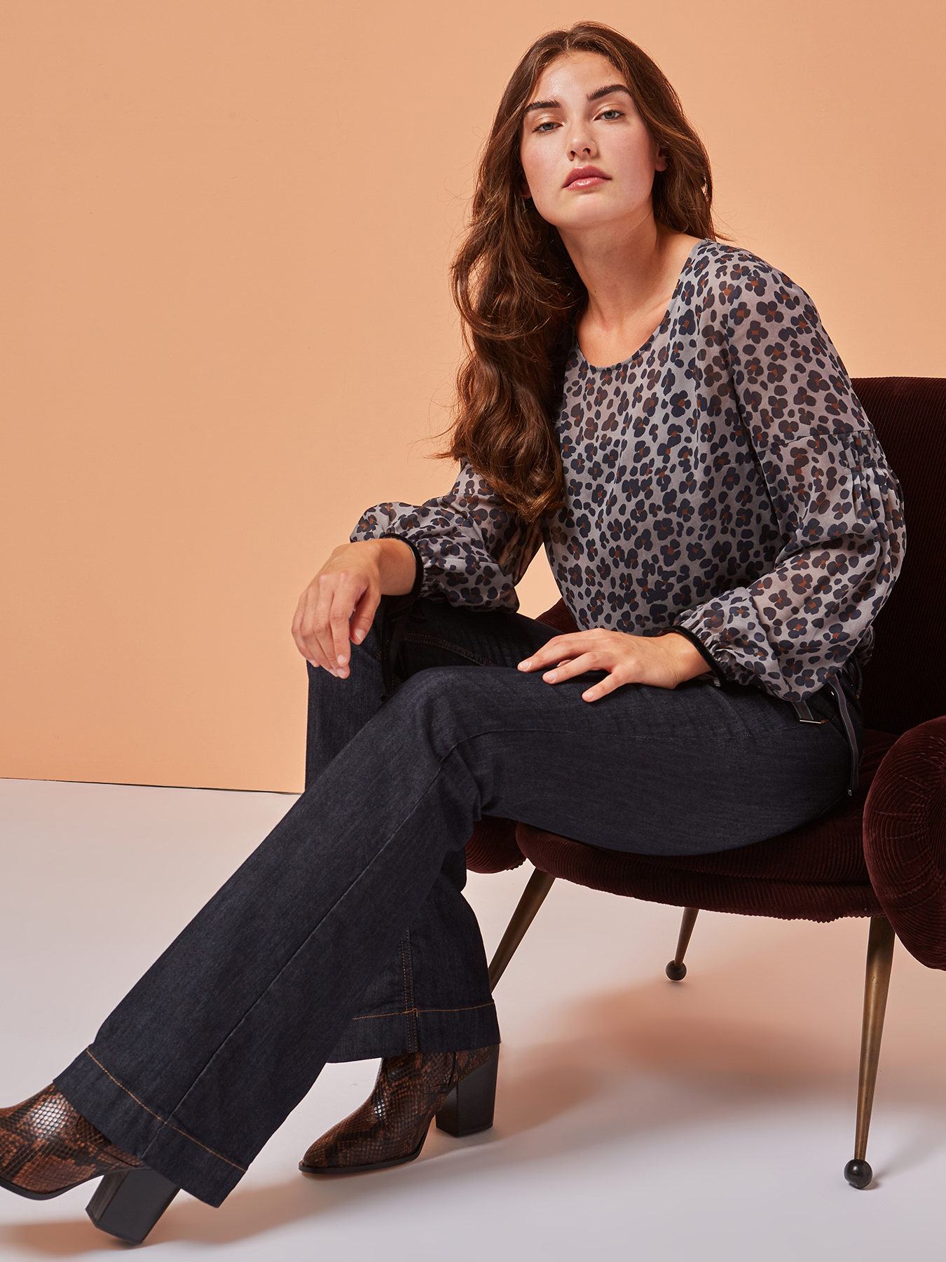 Jeans flared con nastro in vita image number 1