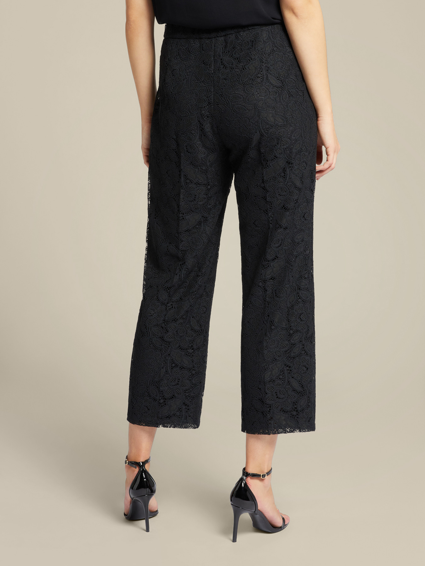 Pantaloni in macram&eacute; image number 1