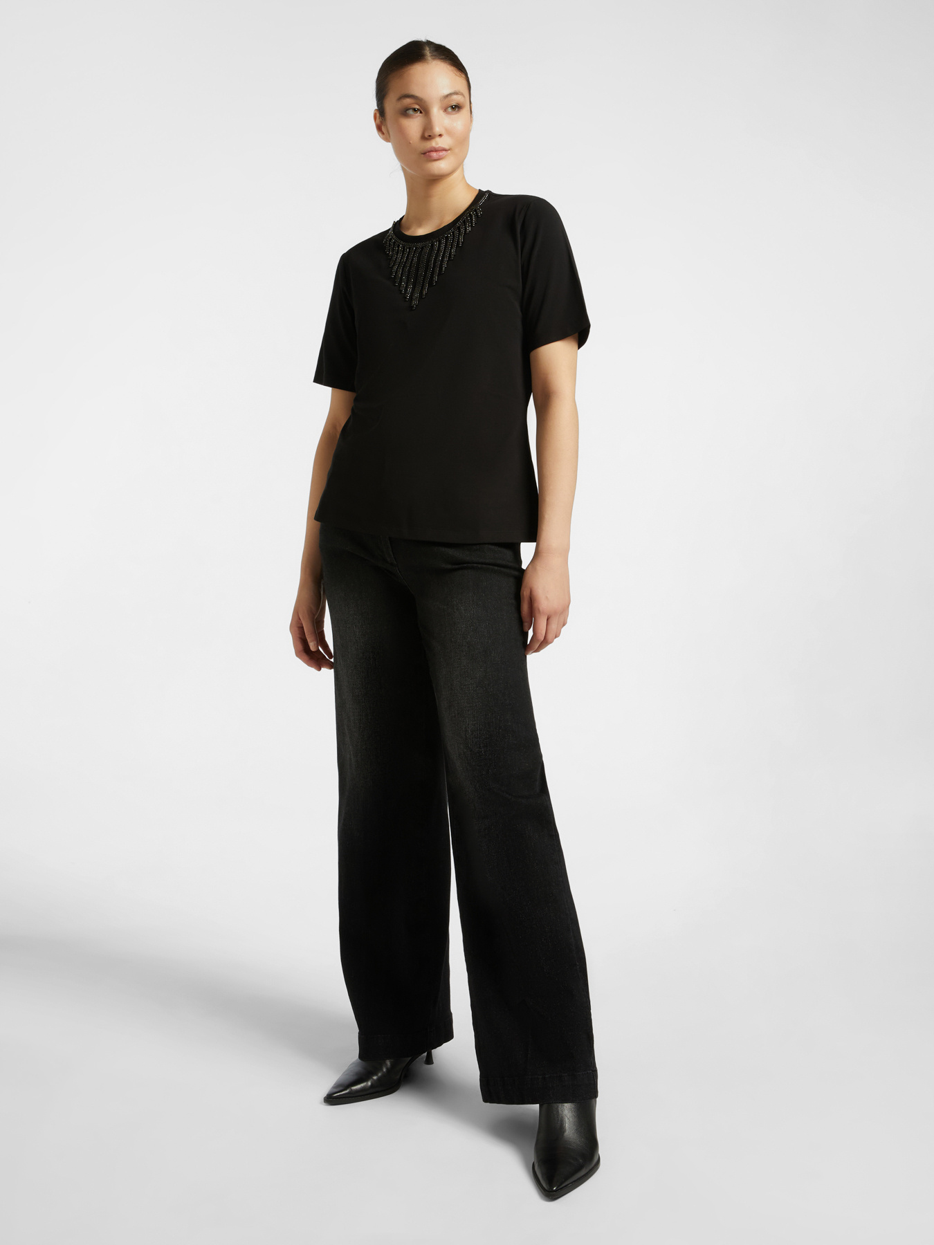 Besticktes T-Shirt image number 2