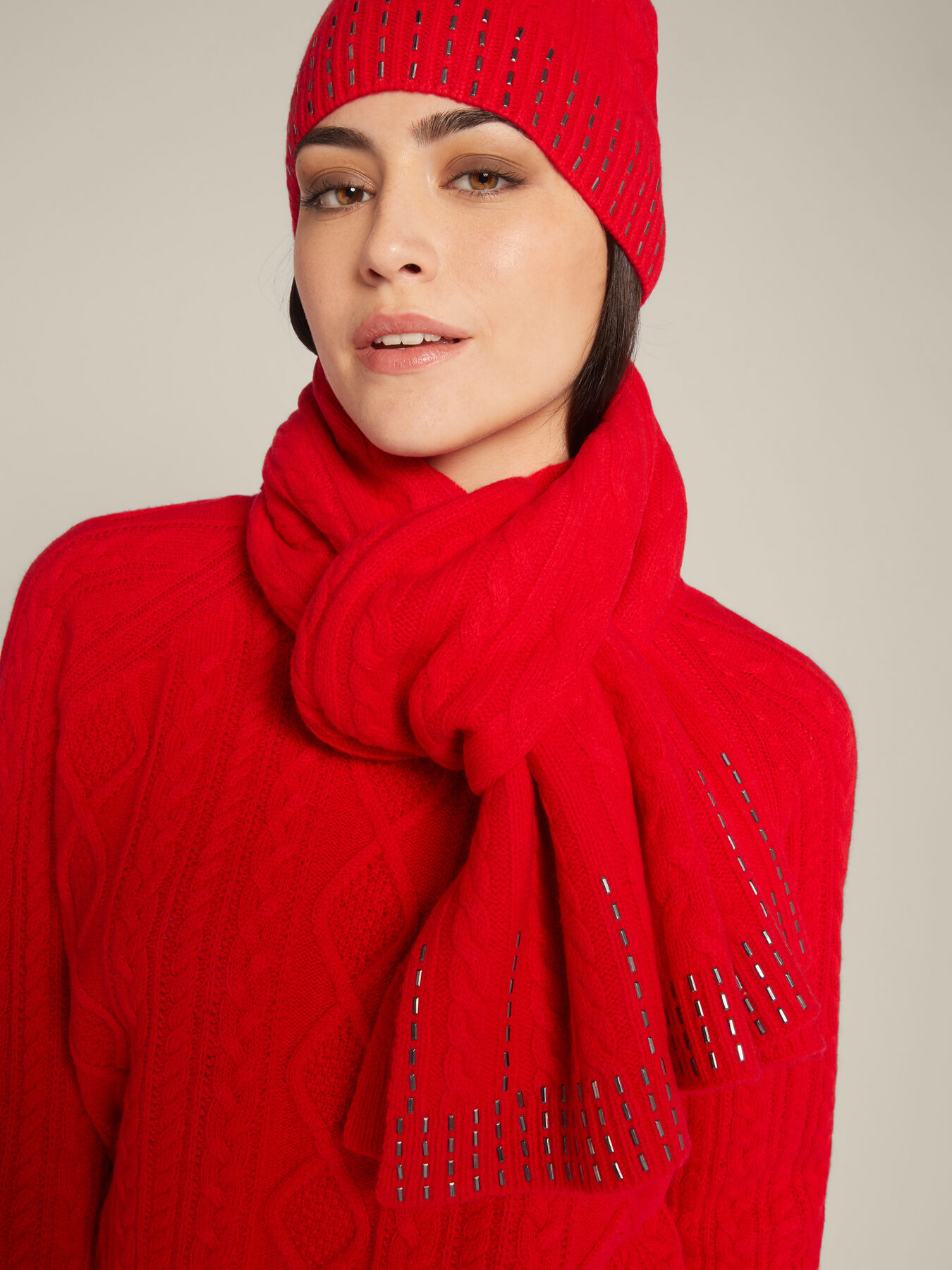 Sciarpa in lana con applicazioni image number 2