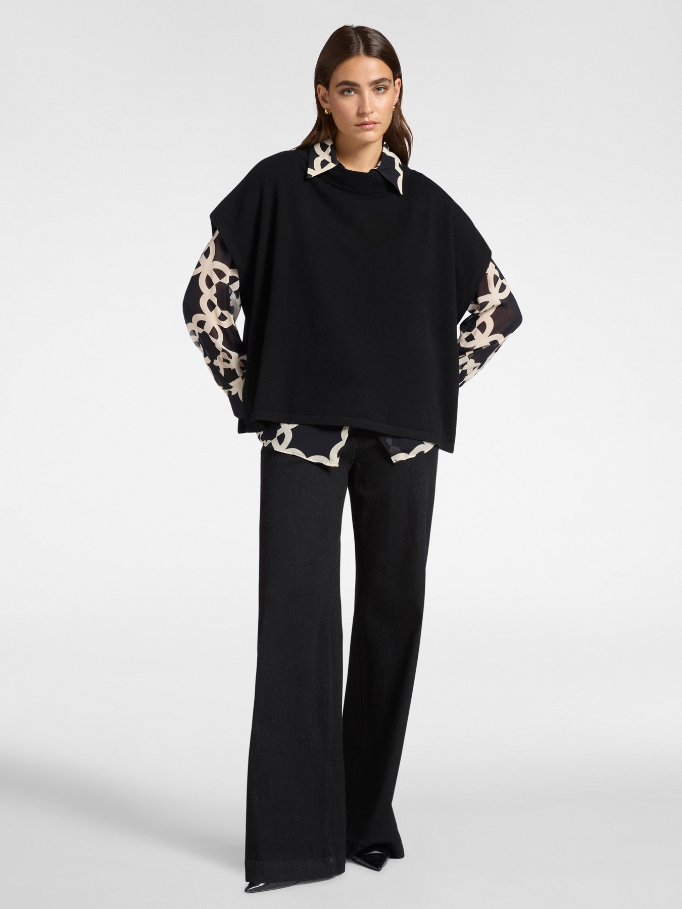 Pure wool cape image number 2