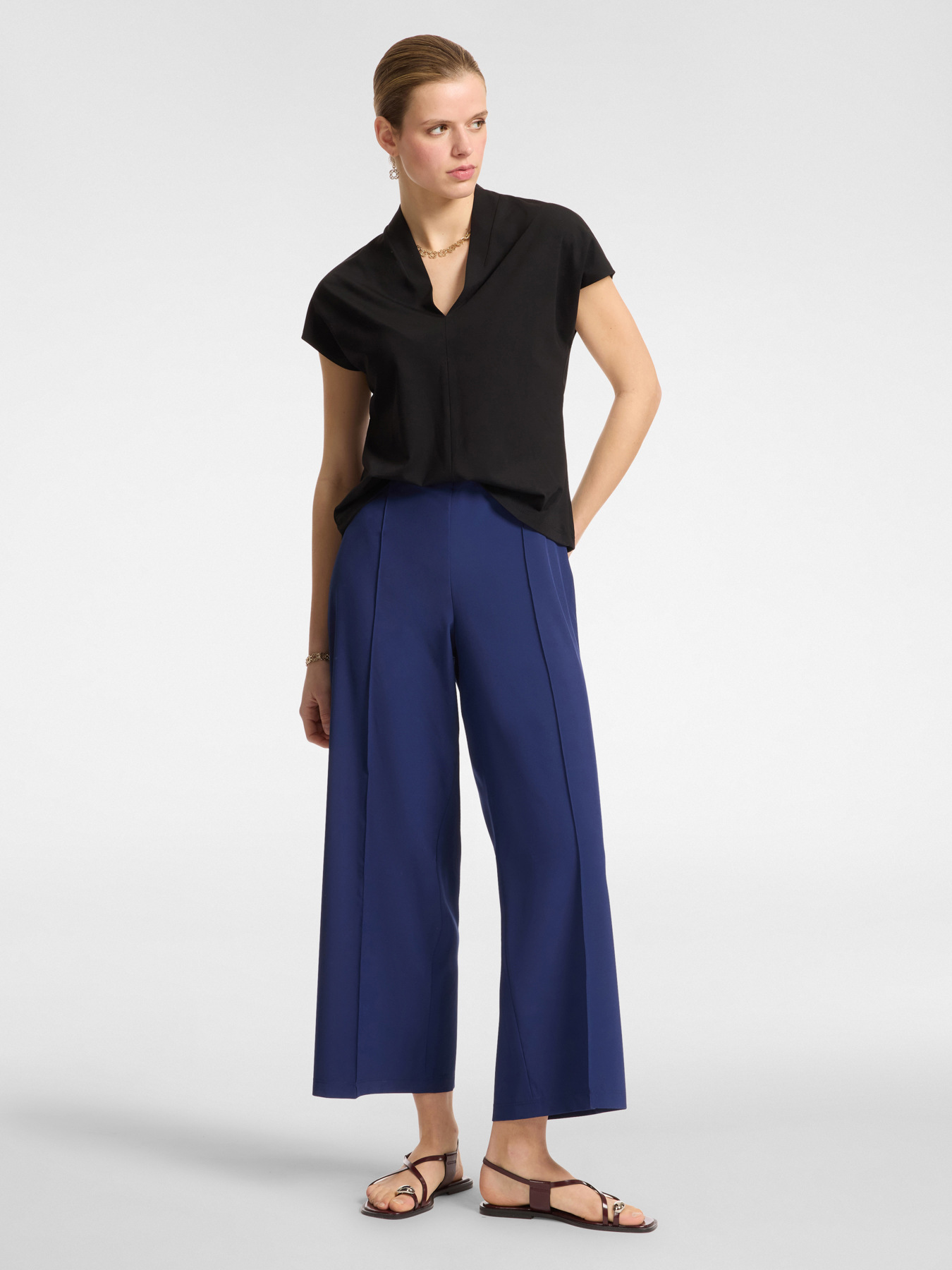 Pantaloni dritti in tessuto leggero image number 0