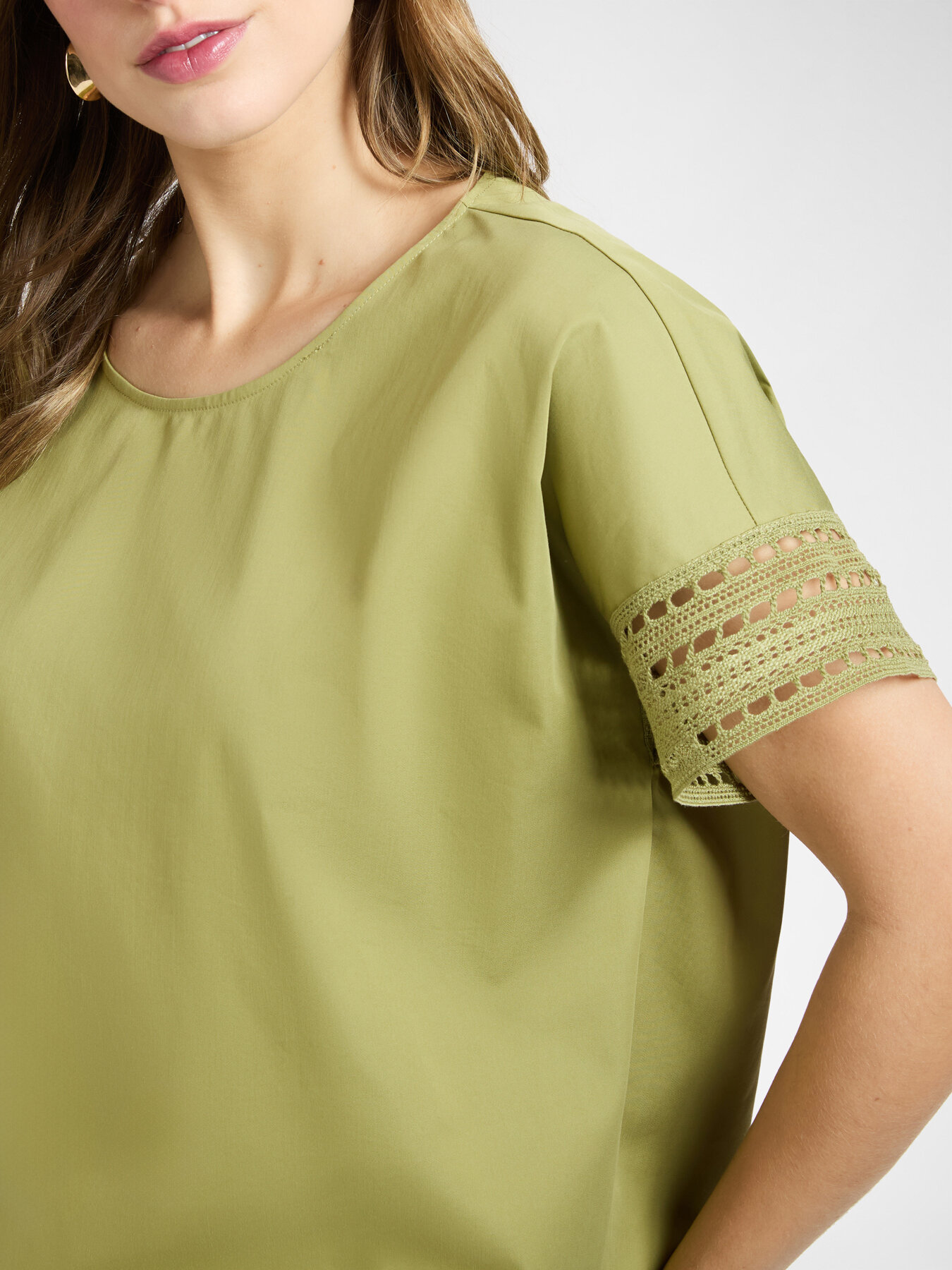 Blusa con bordi in pizzo image number 3