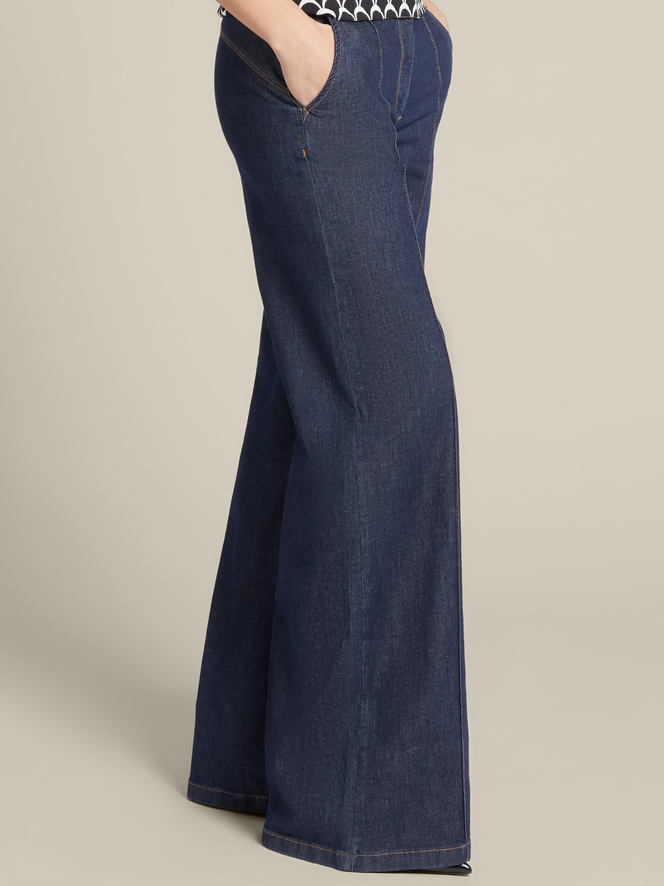 Jean large en coton stretch image number 3