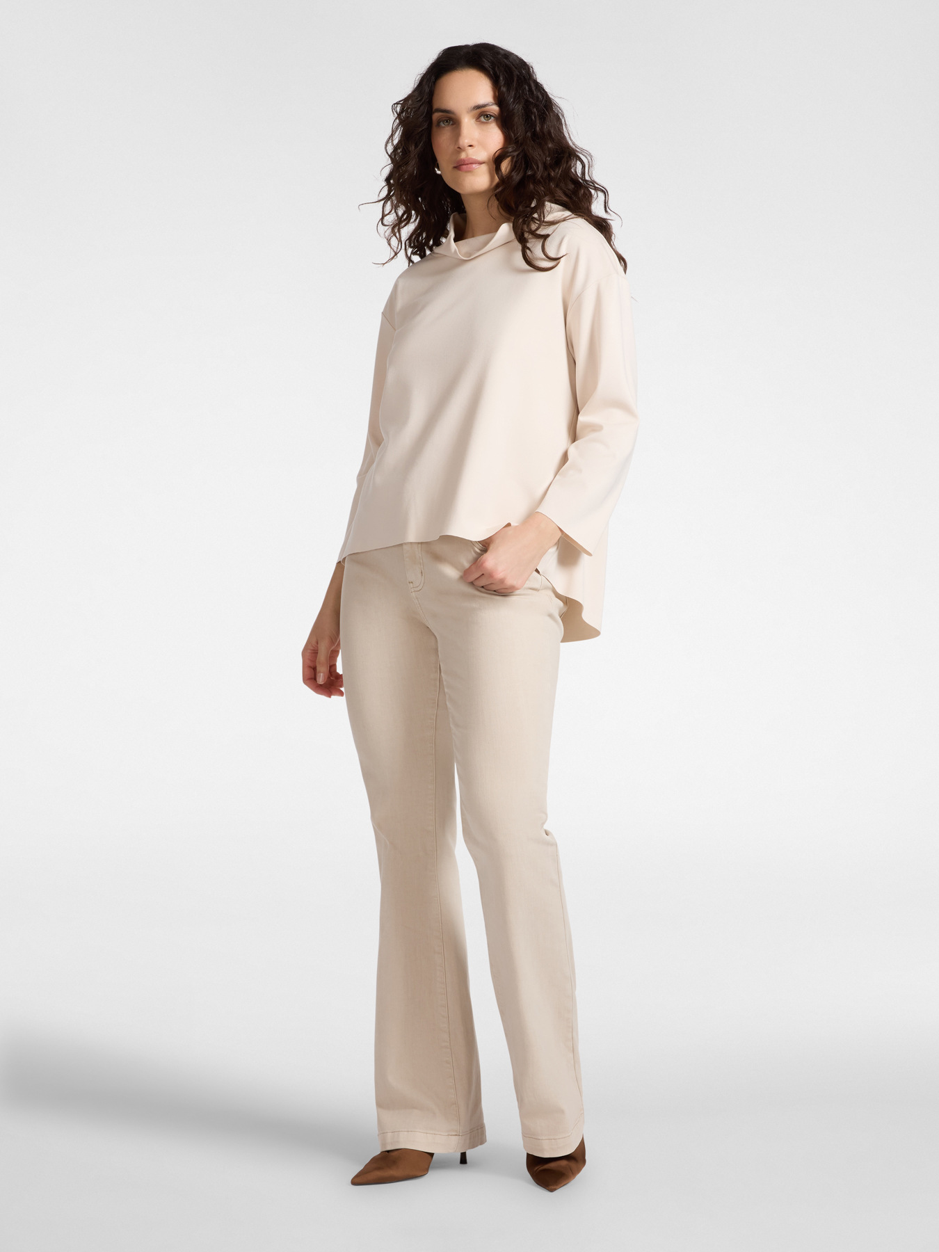 T-shirt com gola macia image number 2