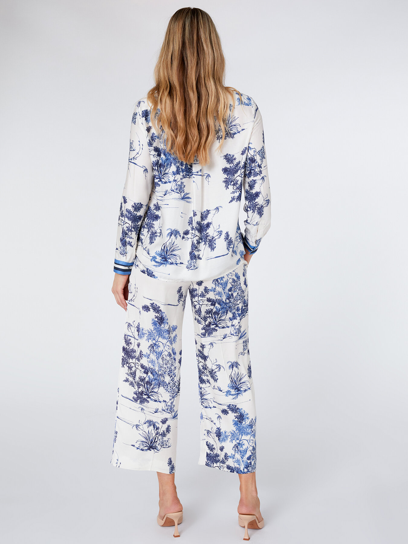 Printed satin shirt image number 2