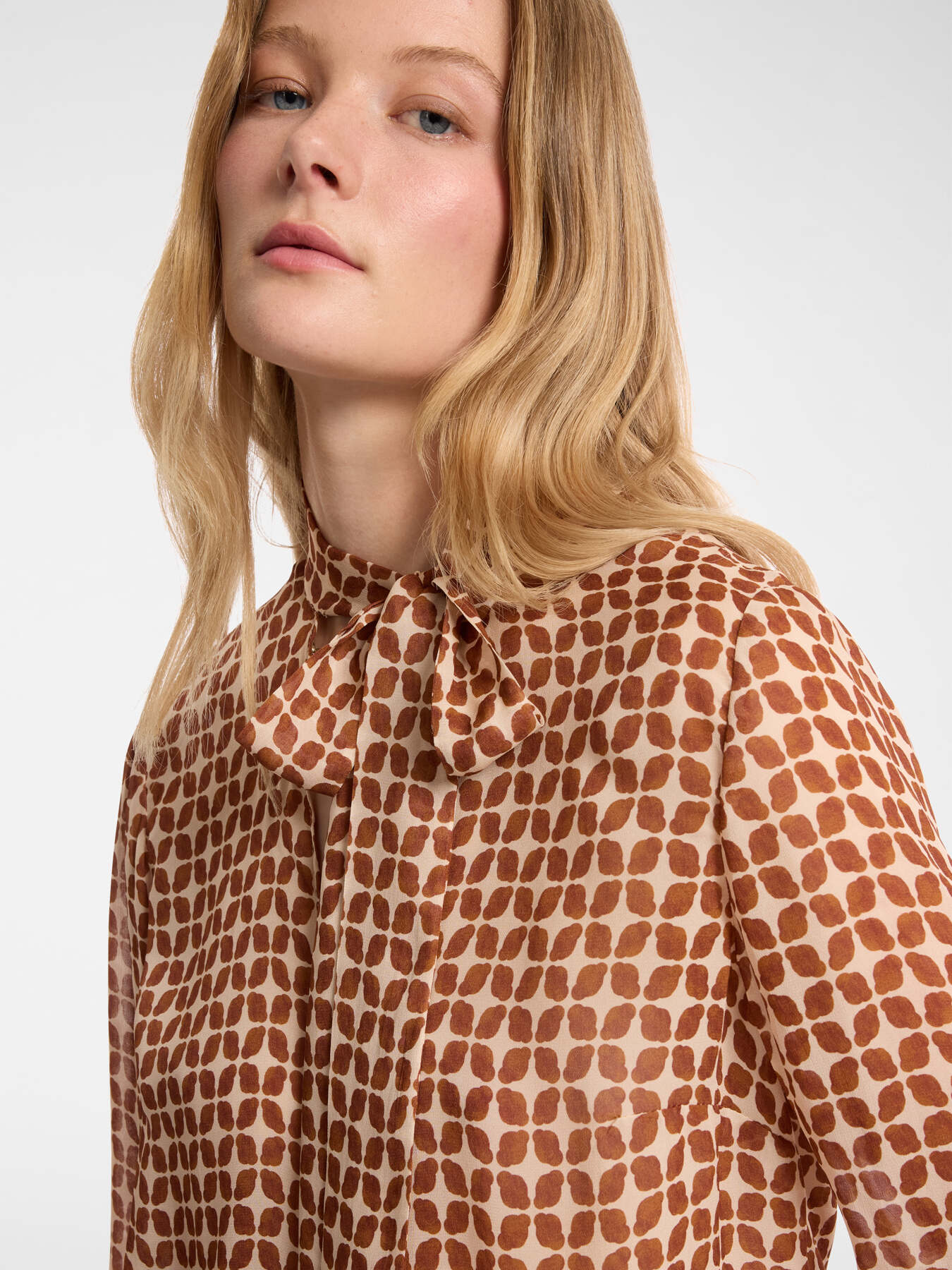 Blusa estampada com faixa image number 3