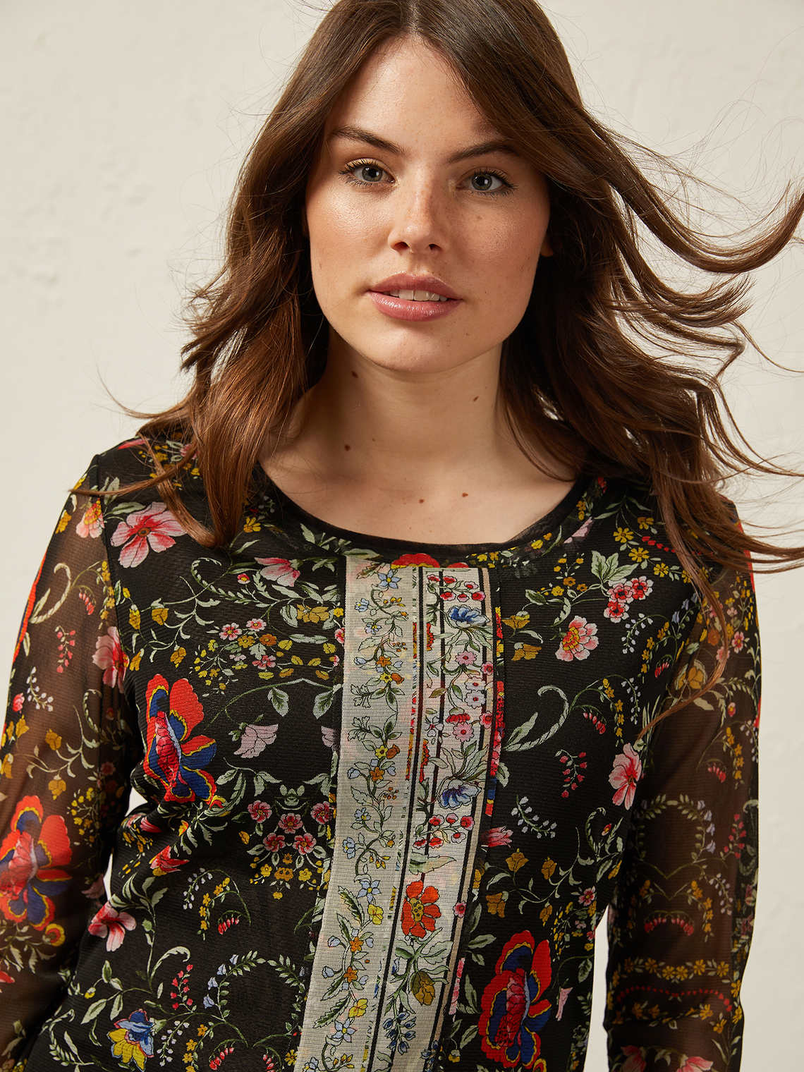 Elenamiro: T-shirt em tule estampado_5