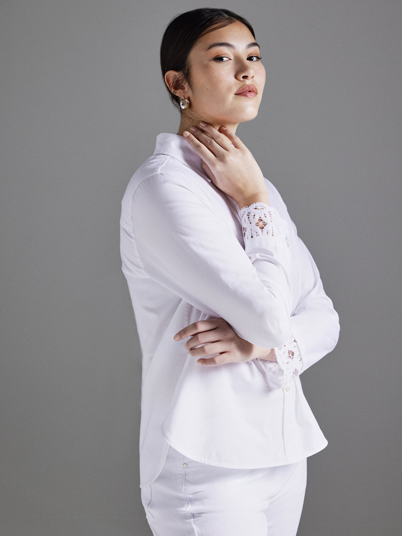 Camisa de algod&oacute;n con pu&ntilde;os de encaje image number 0