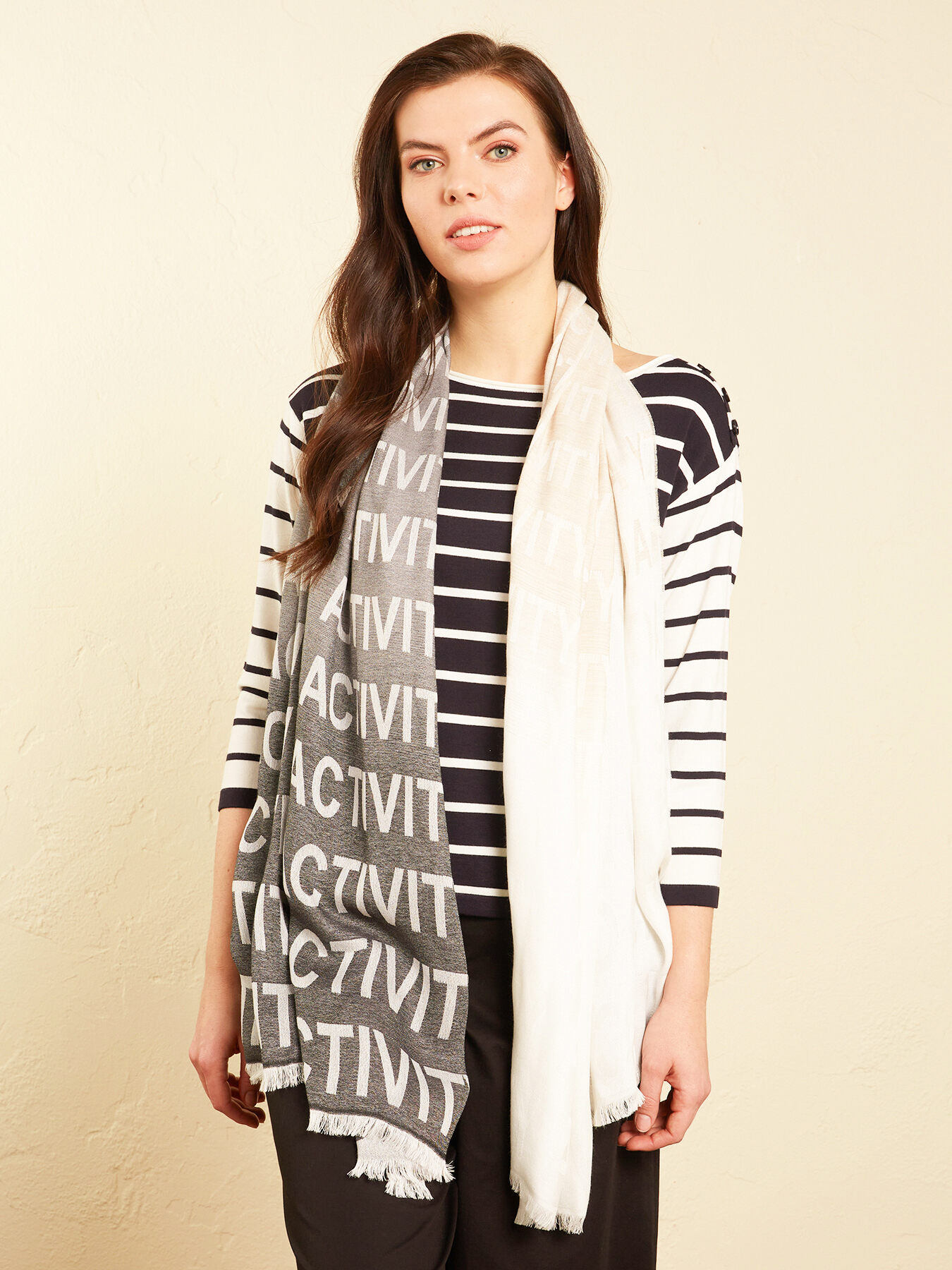 Echarpe com logótipos image number 2