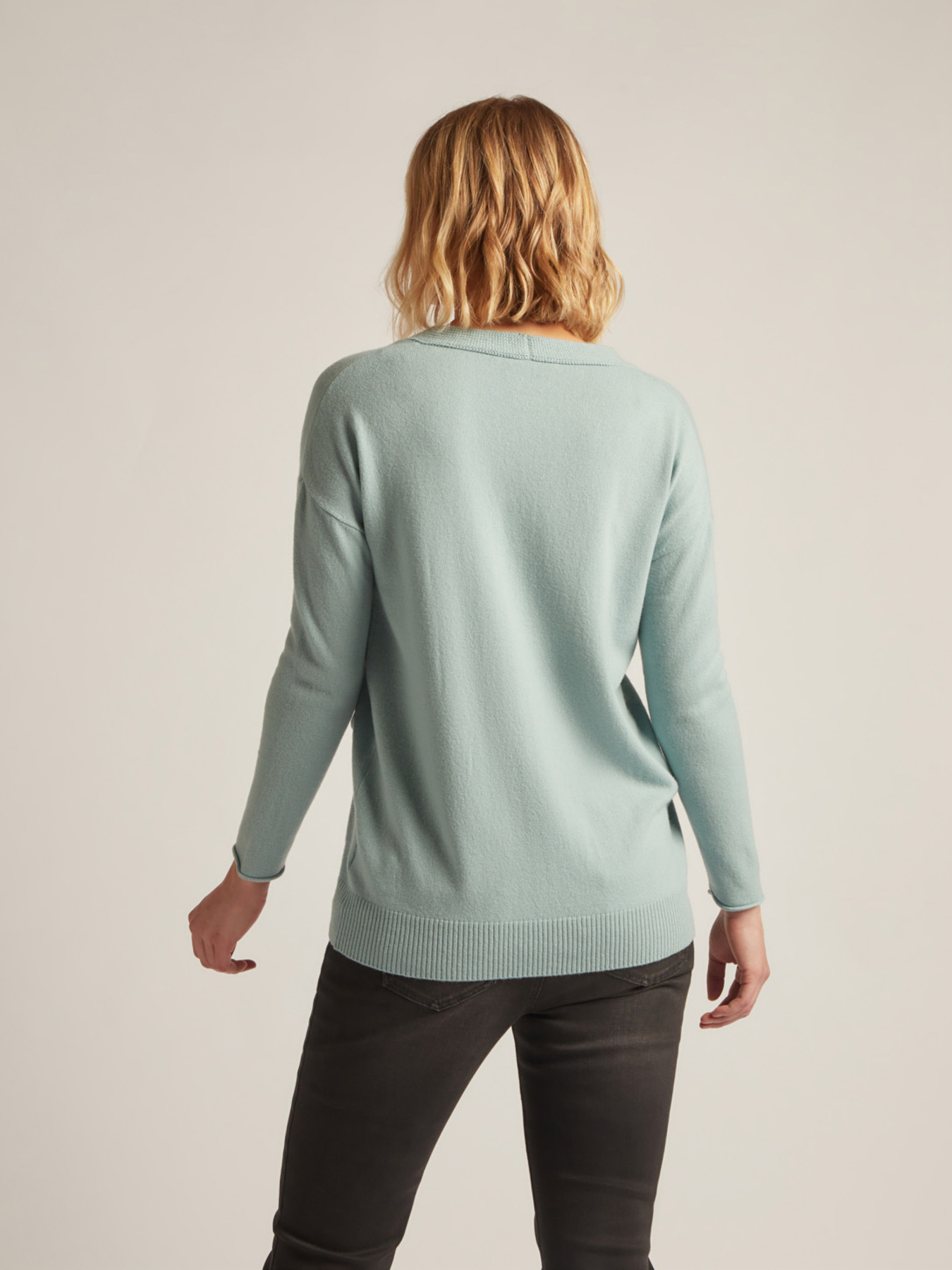 Pullover aus 100&nbsp;% Wolle mit V-Ausschnitt image number 1