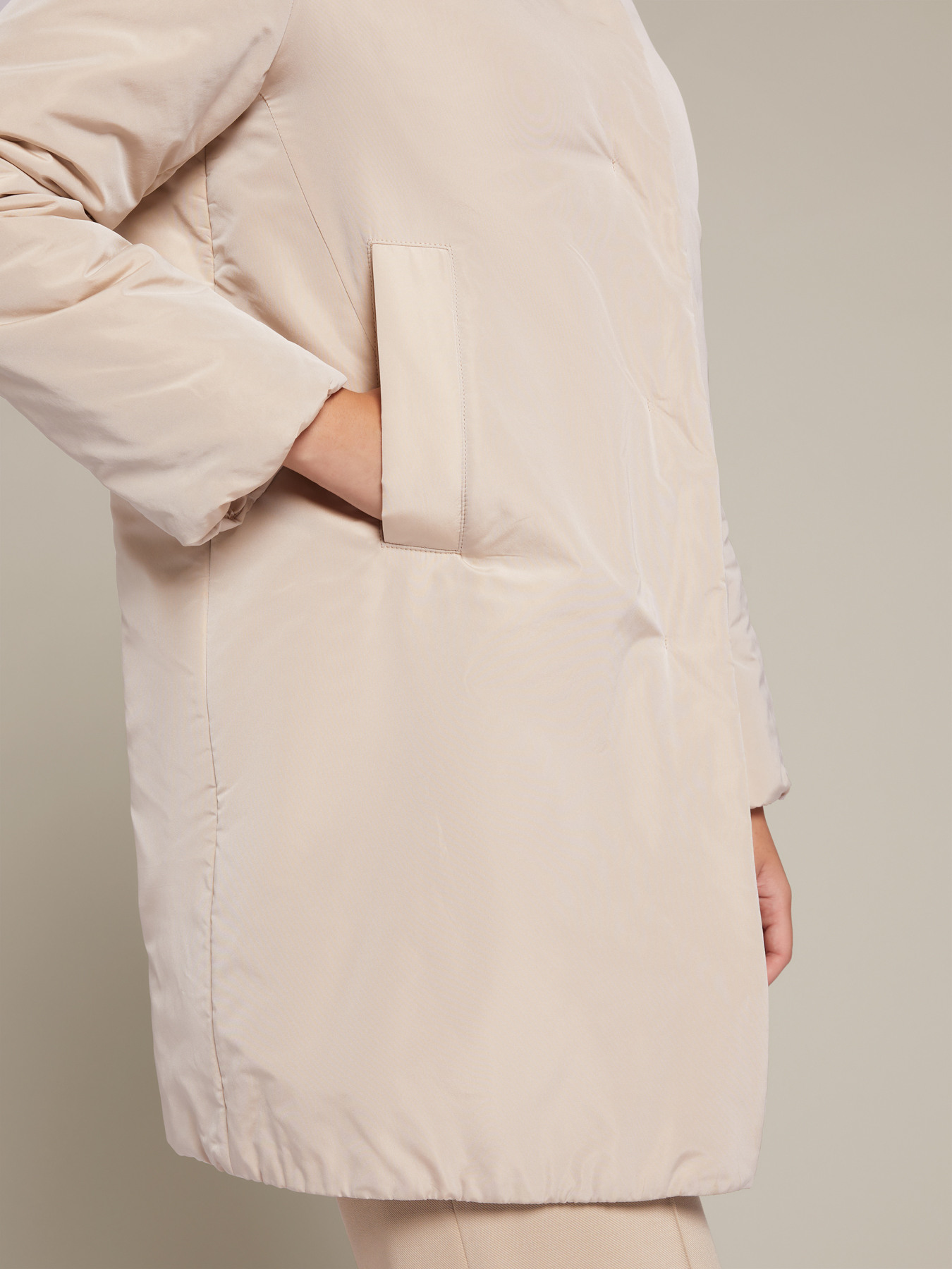 Piumino con interno in cashmere riciclato image number 4