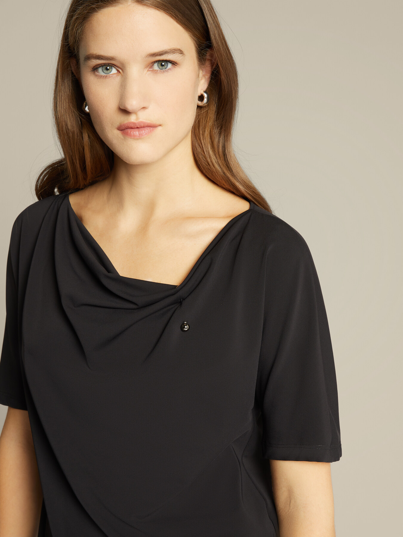T-shirt with draping and brooch image number 3