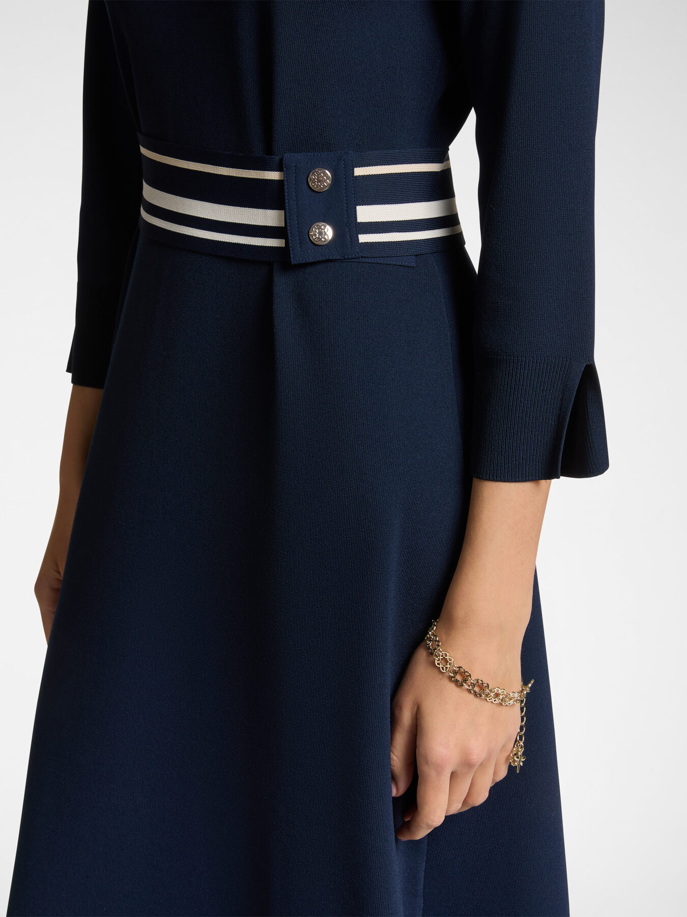 Tricot dress with striped belt image number 3