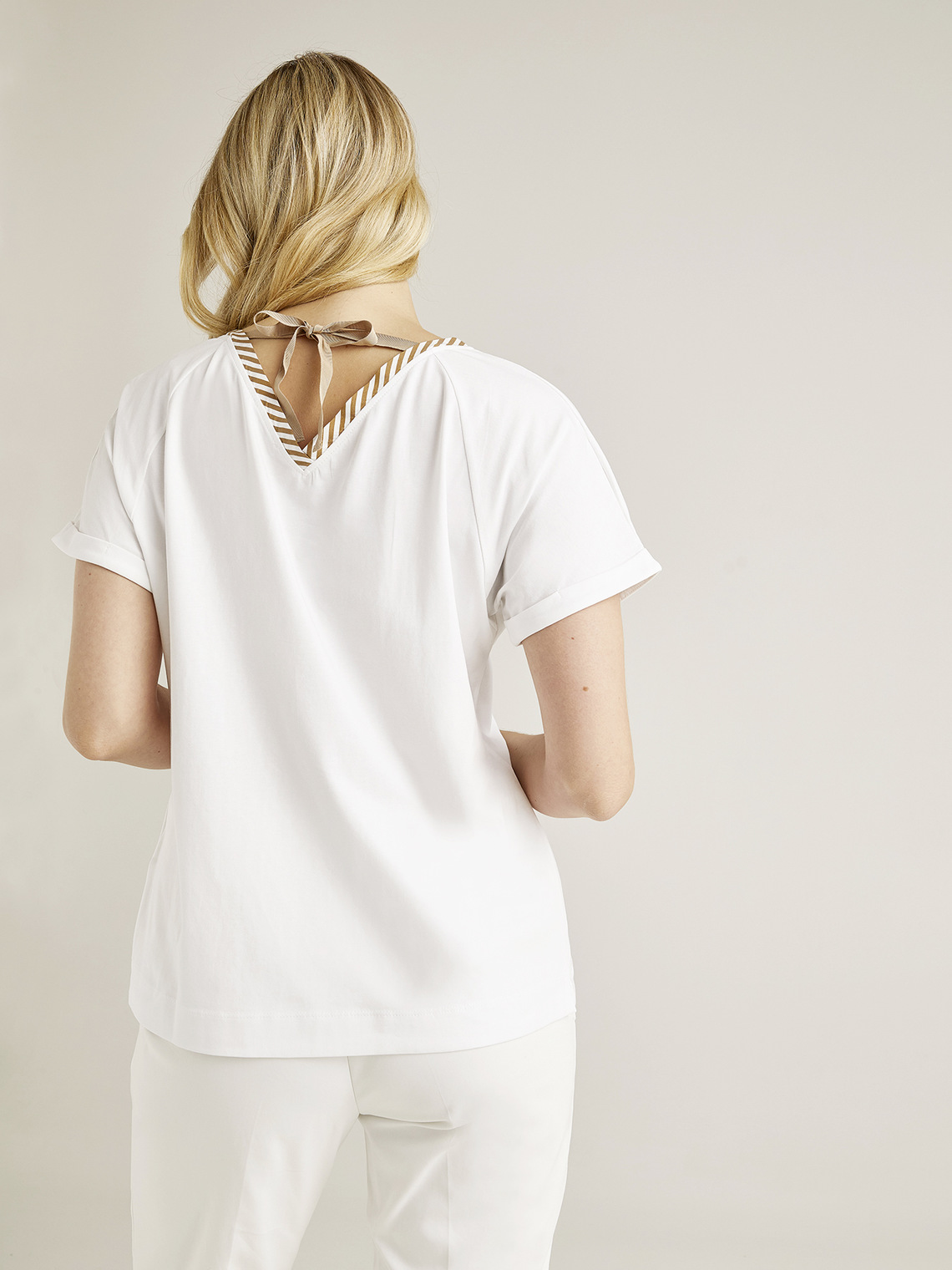 Elenamiro: T-shirt con bordi a righe_3