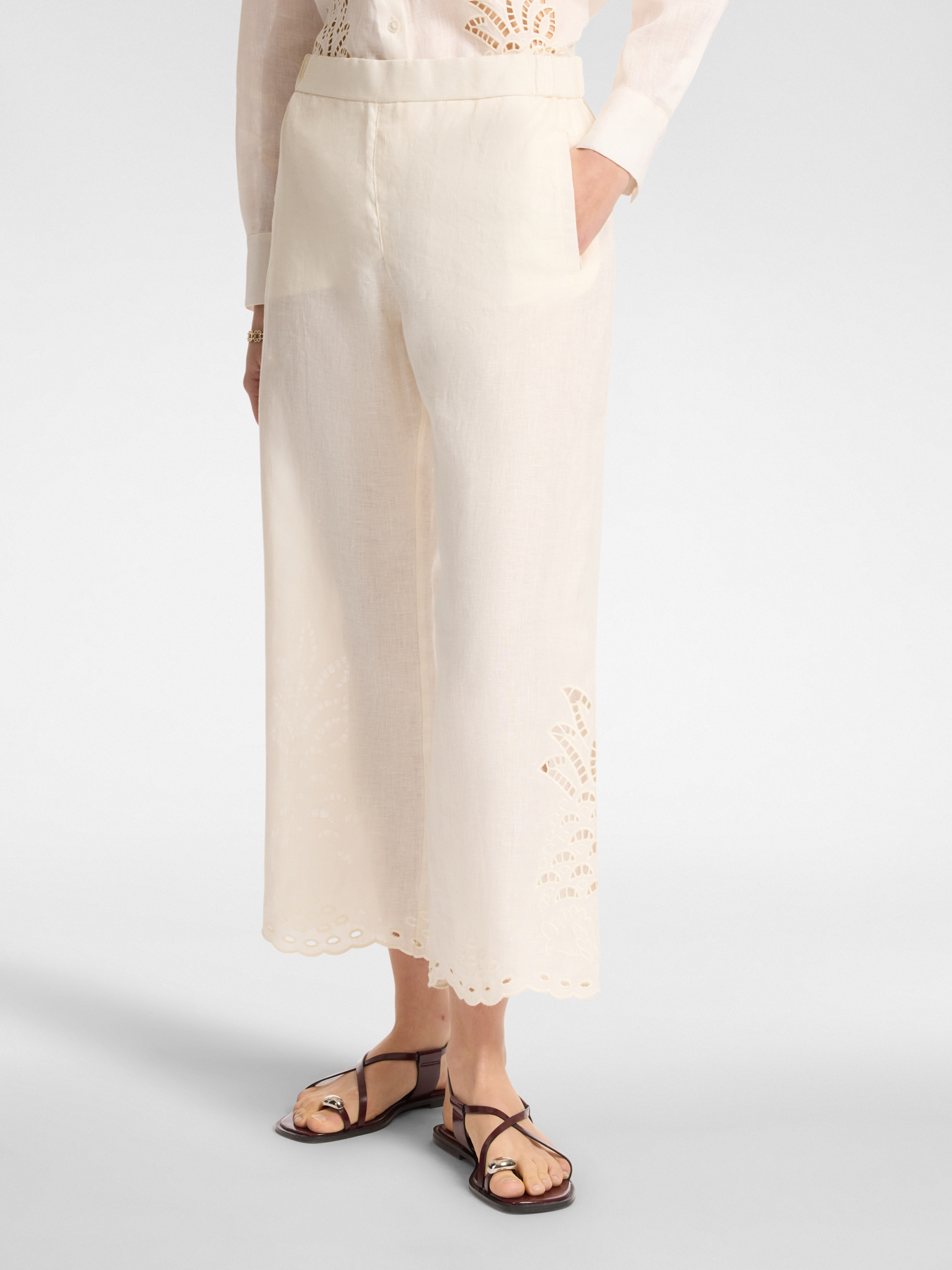 Pantaloni cropped ricamati in lino image number 2