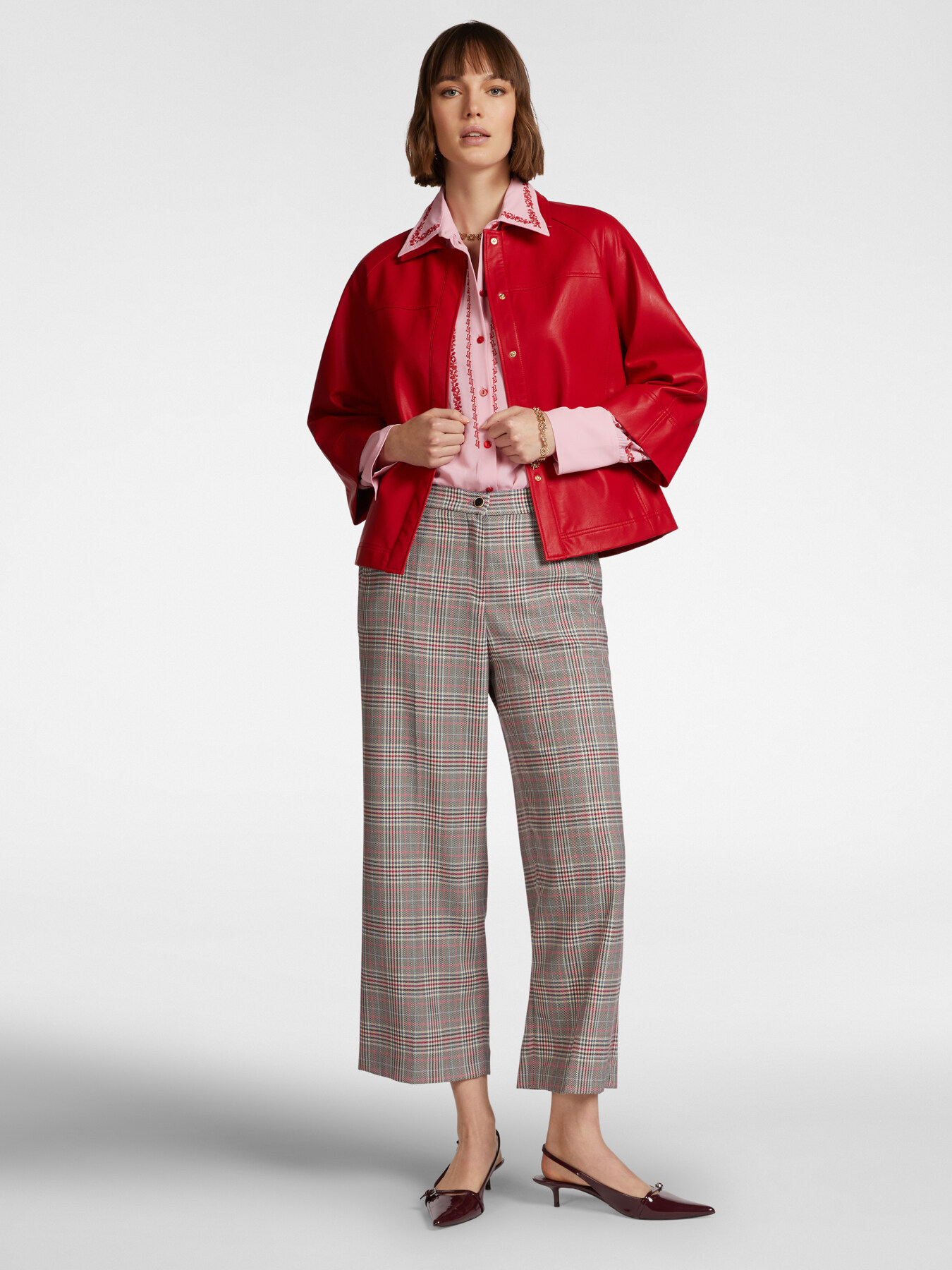 Veste coupe trap&egrave;ze en tissu brillant image number 2