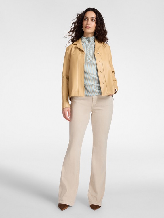 Pantaloni flare
