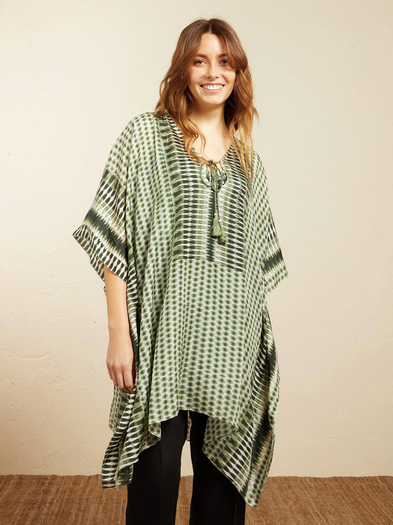 Caftan en soie &agrave; imprim&eacute; ethnique image number 0