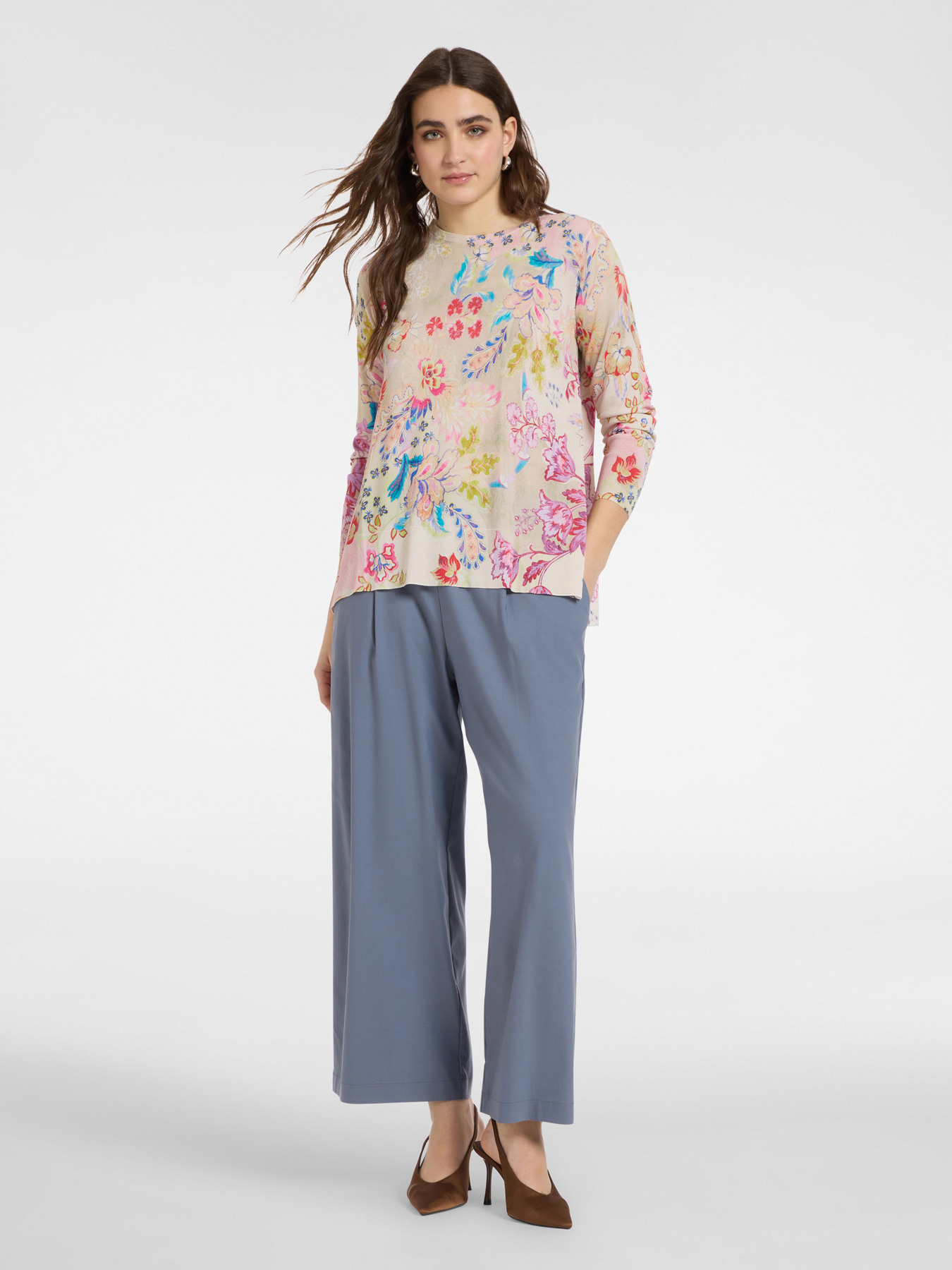 Pantalones amplios con pliegues image number 0