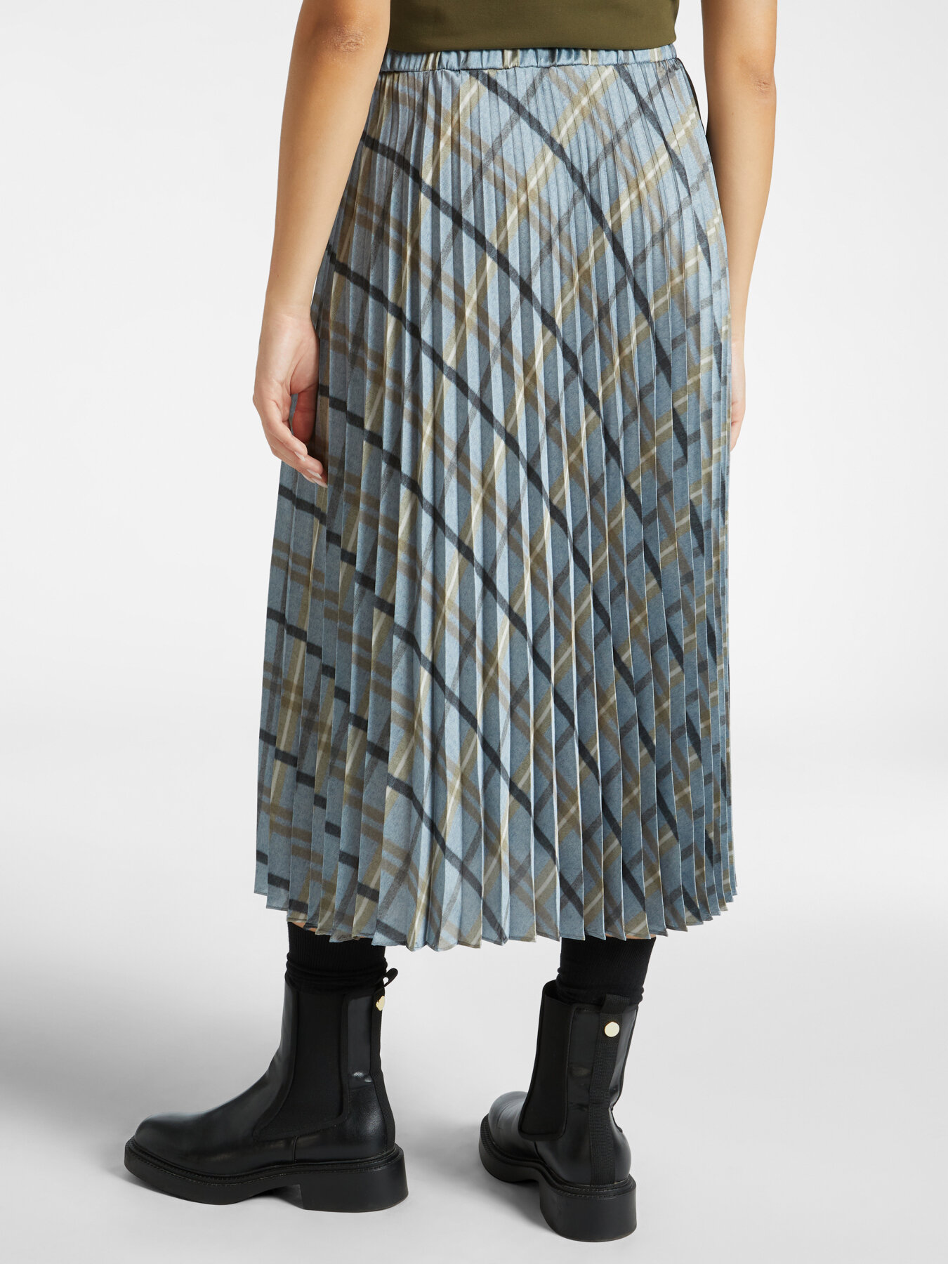 Pleated skirt in printed satin image number 1