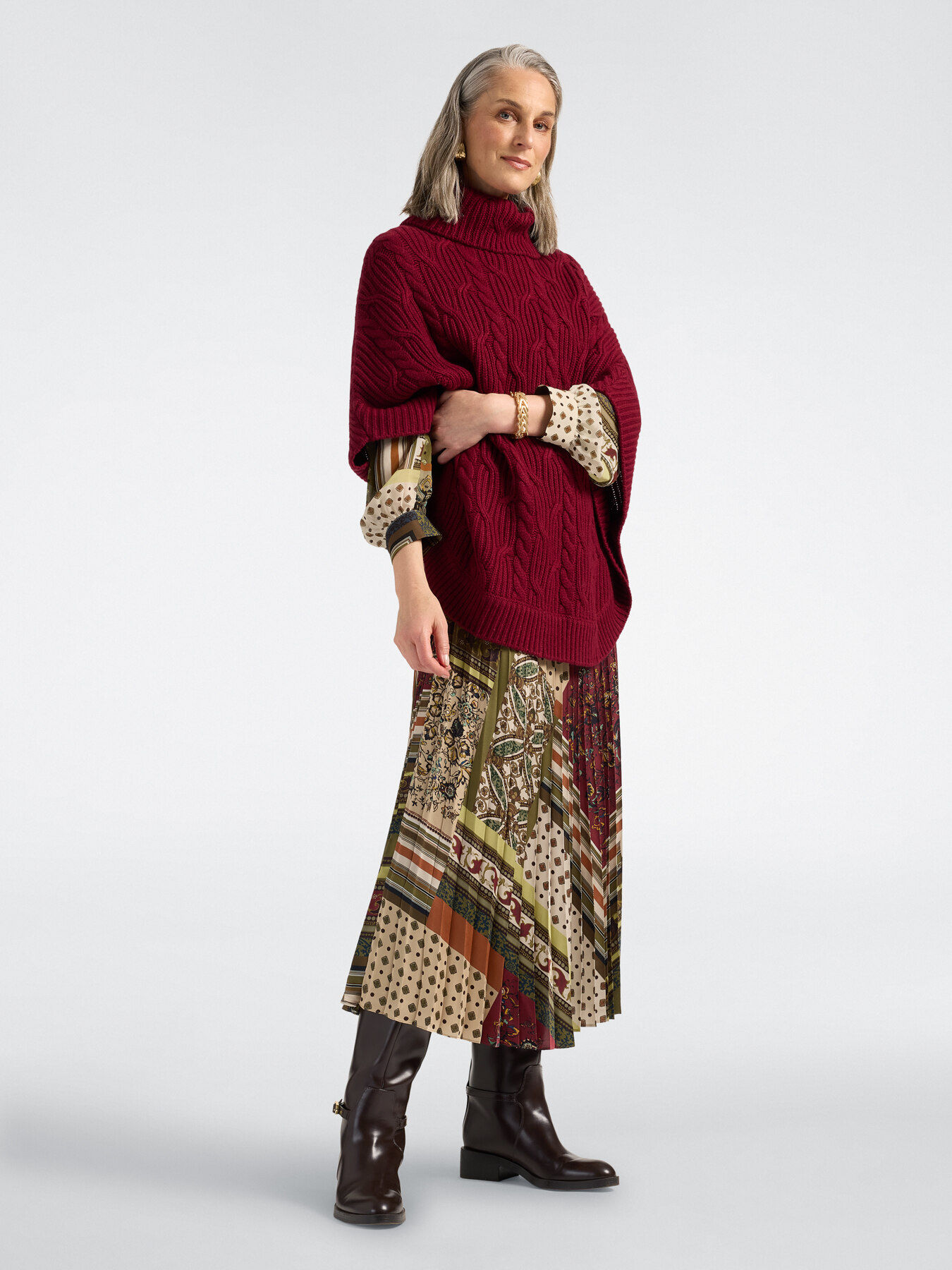 Cable knit poncho in pure wool image number 2