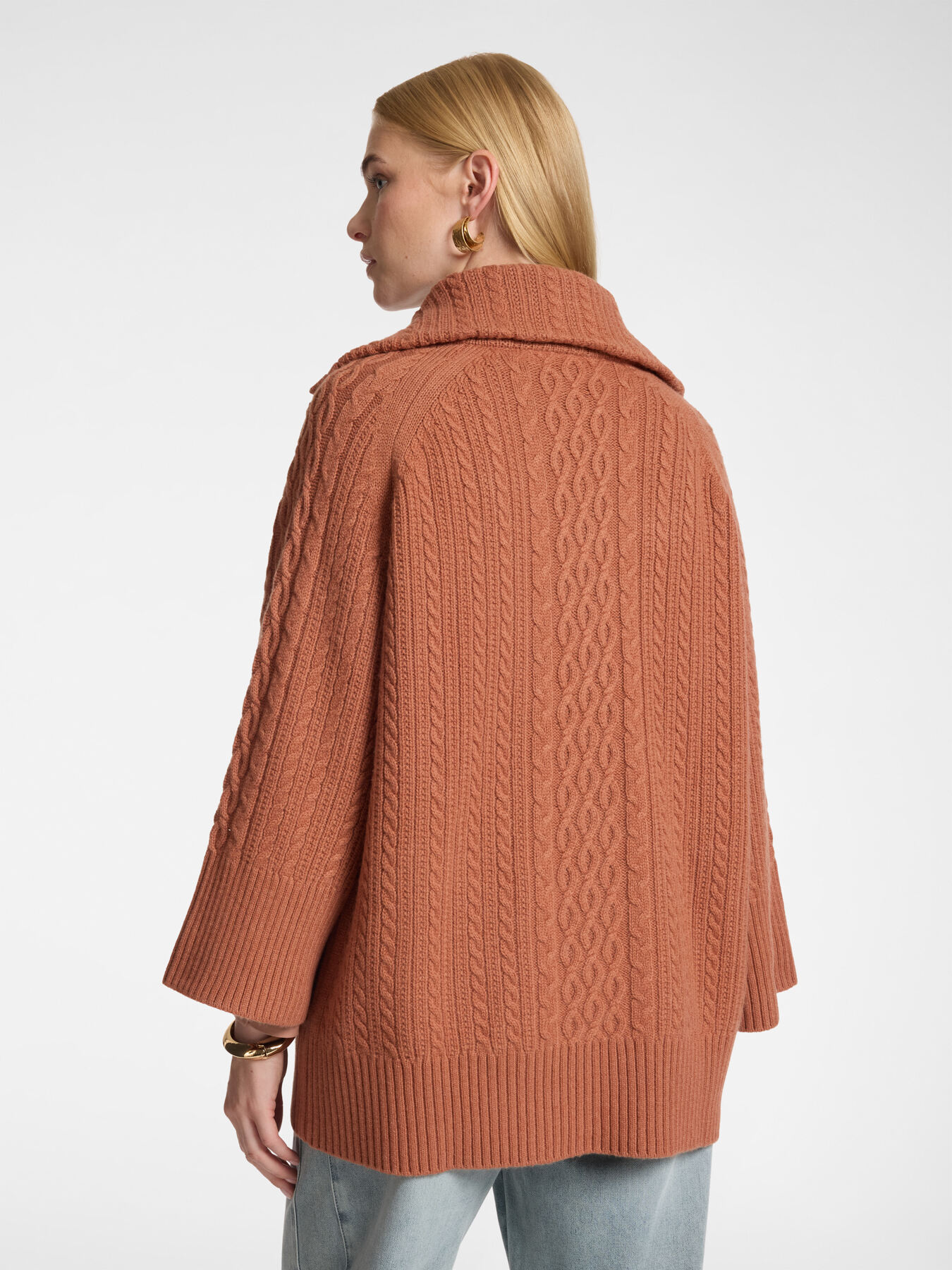 Cardigan lana trecce collo alto image number 1