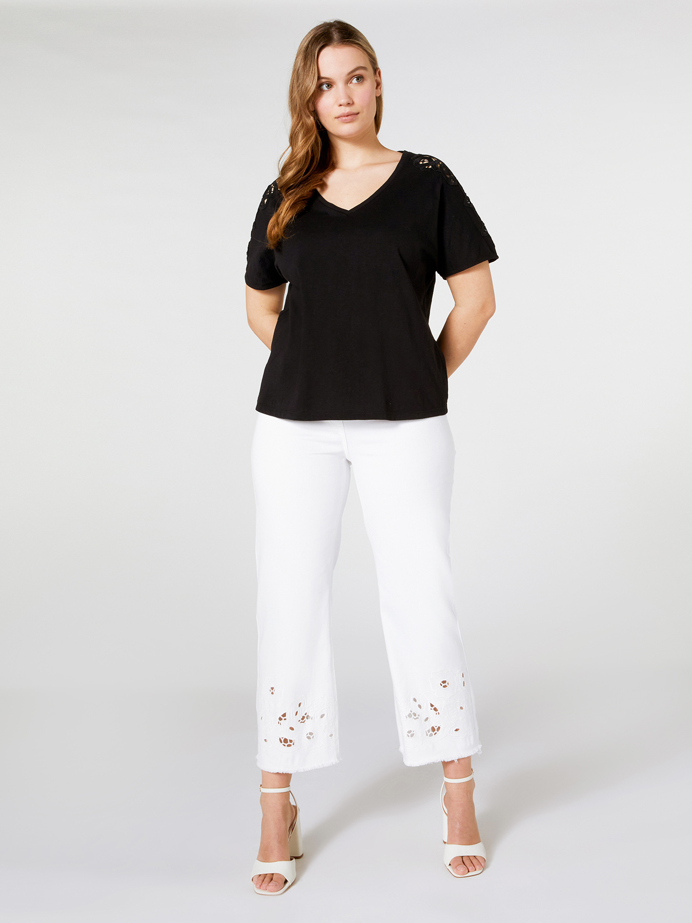 T-shirt with lace effect embroidery on sleeves image number 2