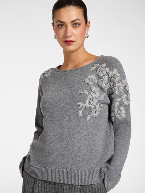 Pull en pure laine avec broderie florale
