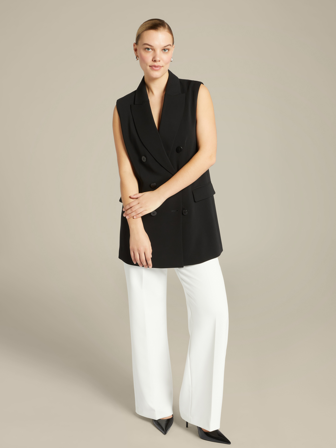 Blazer sin mangas negro image number 2