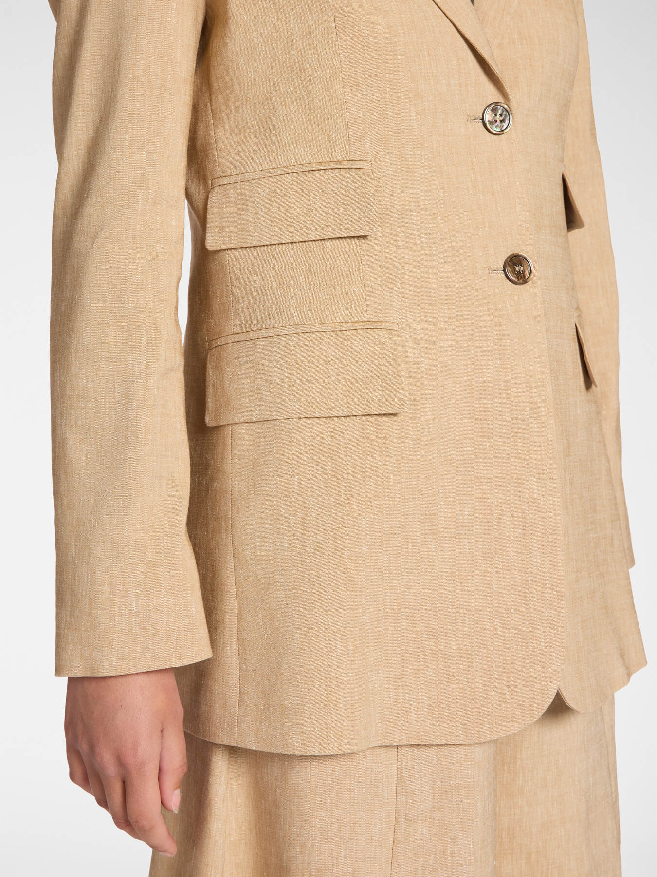 Blazer en m&eacute;lange de lin simple boutonnage image number 3