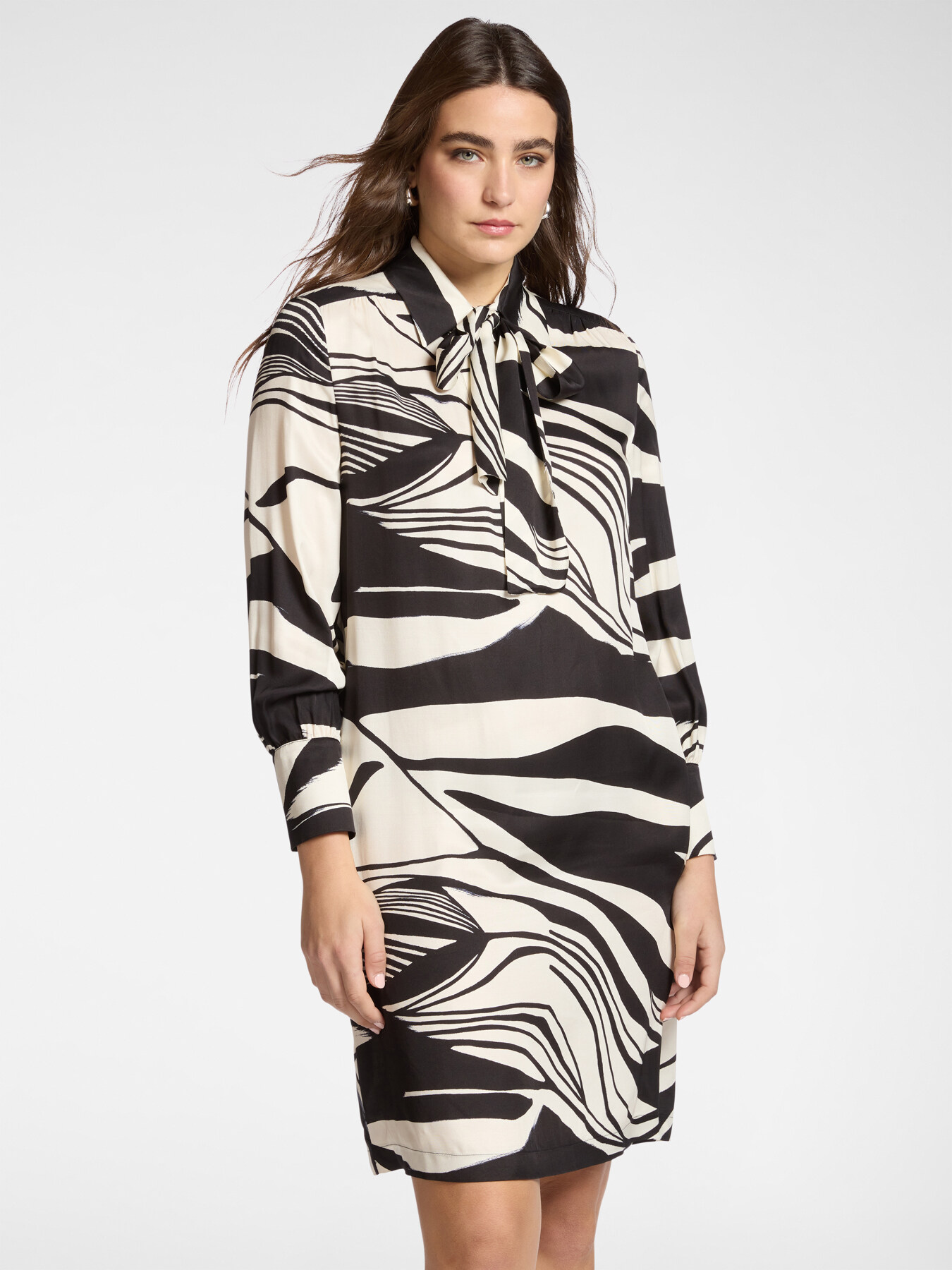 Printed dress in viscose twill image number 2
