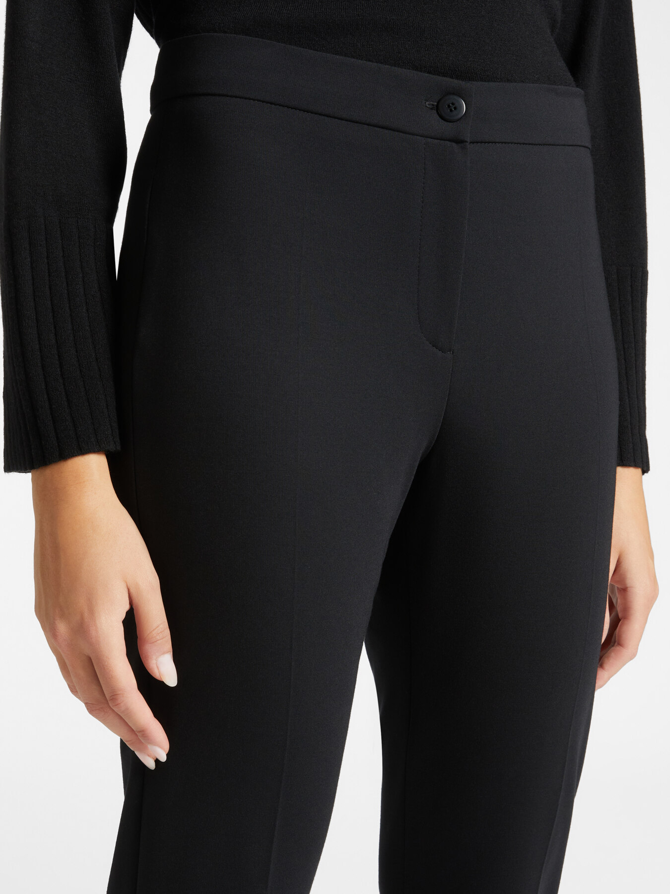 Pantalones slim fit de punto milano image number 3